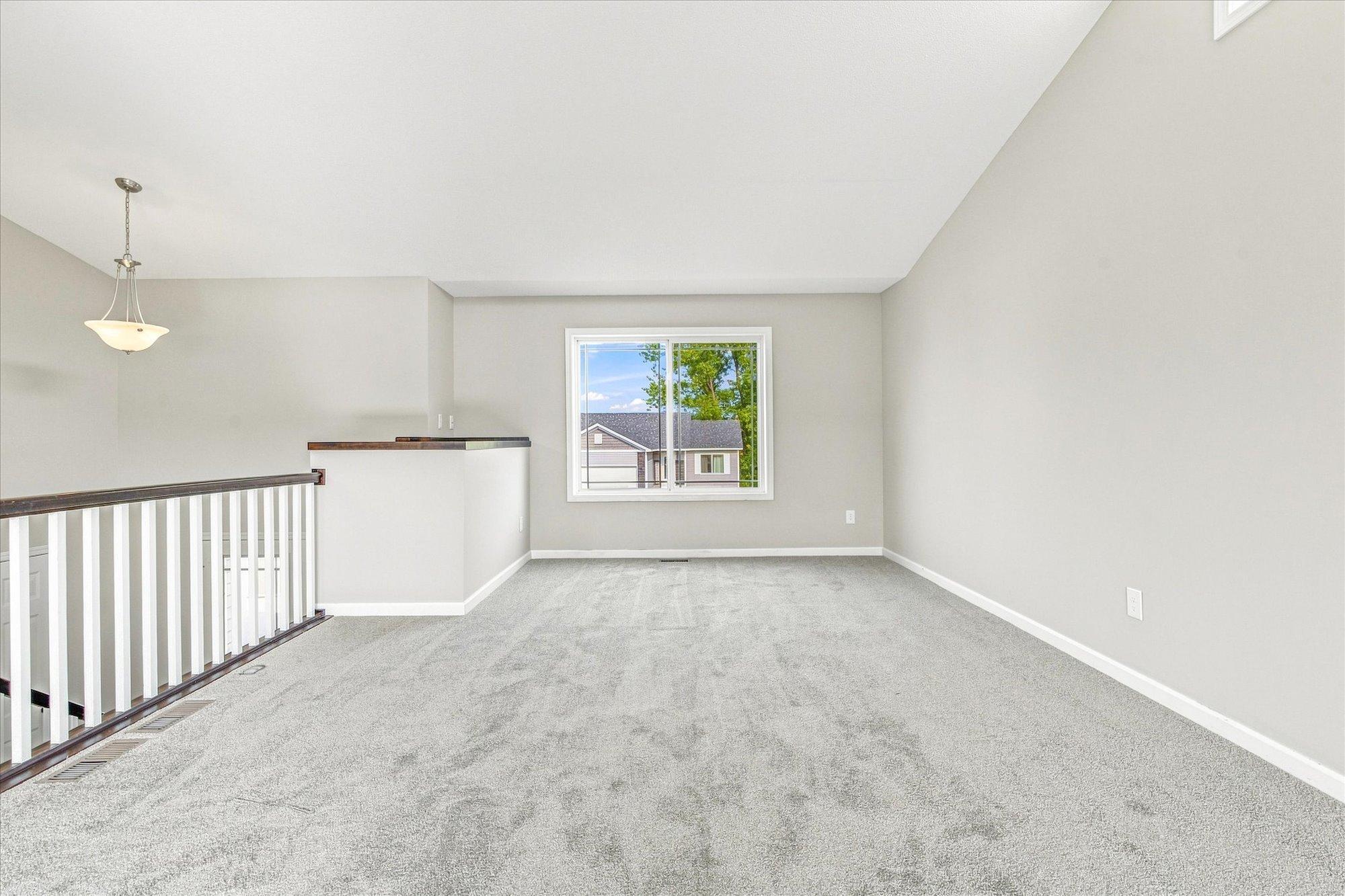 805 Highview Loop Se Property Photo 6