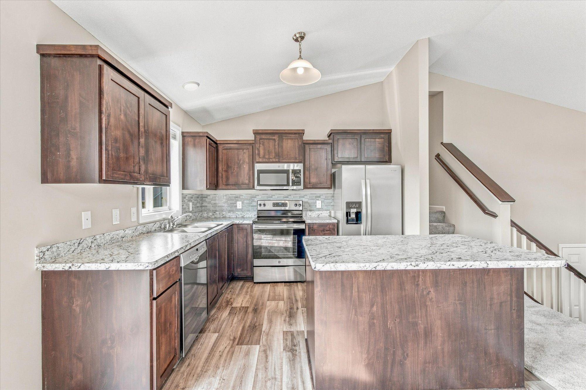805 Highview Loop Se Property Photo 10