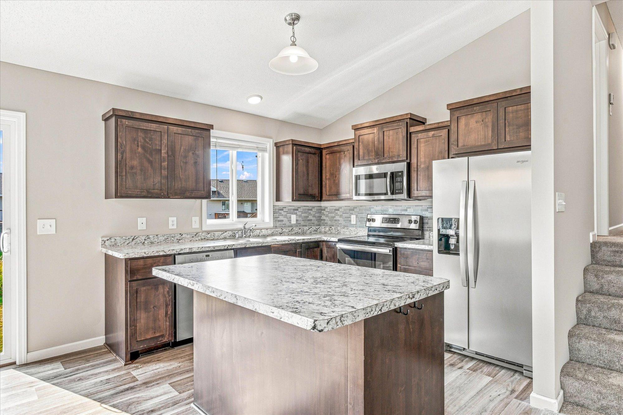 805 Highview Loop Se Property Photo 11