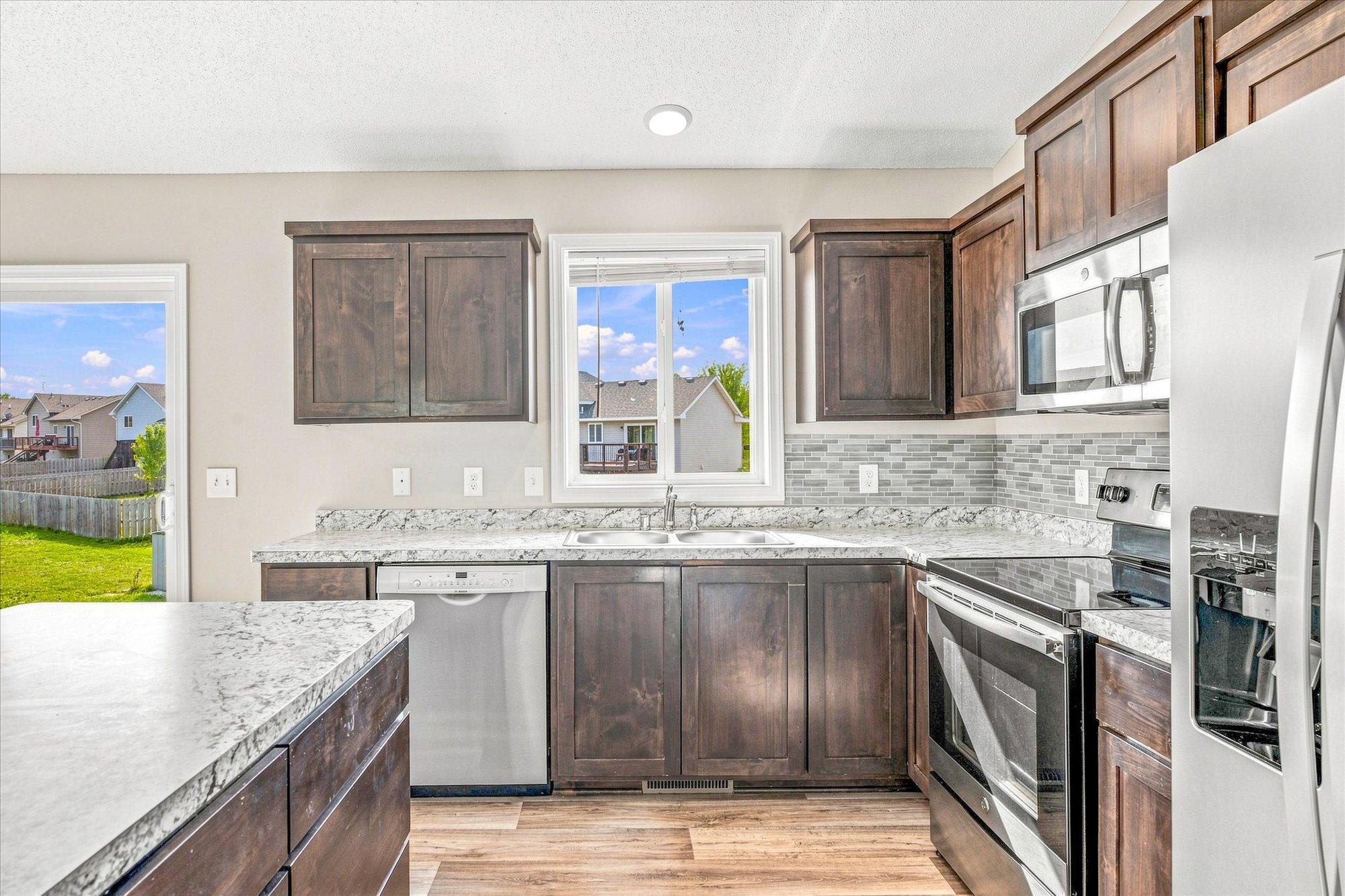 805 Highview Loop Se Property Photo 12