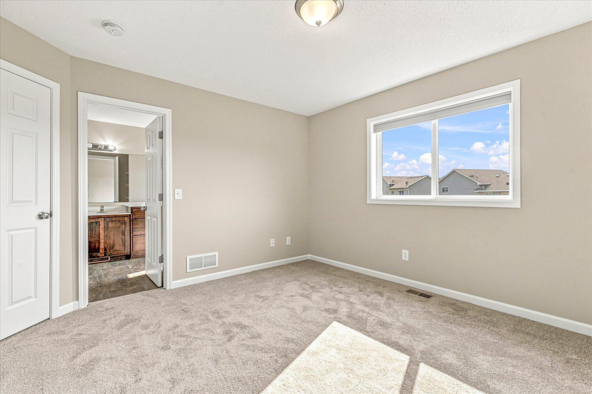 805 Highview Loop Se Property Photo 15