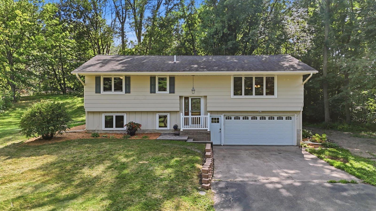 9405 Fox Valley Drive Property Photo 2