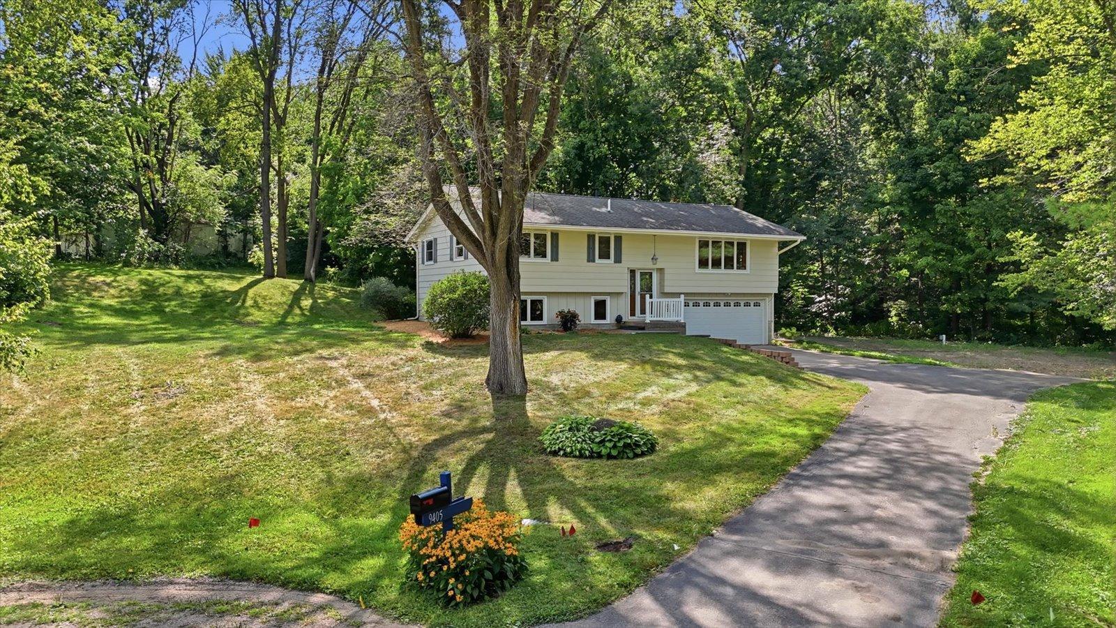 9405 Fox Valley Drive Property Photo 4