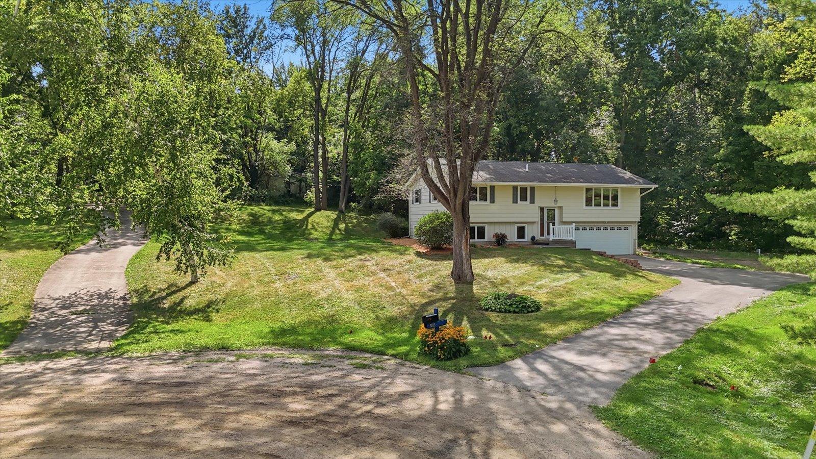 9405 Fox Valley Drive Property Photo 5