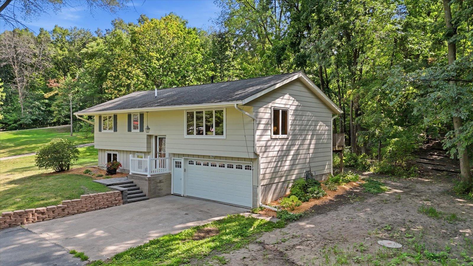9405 Fox Valley Drive Property Photo 6