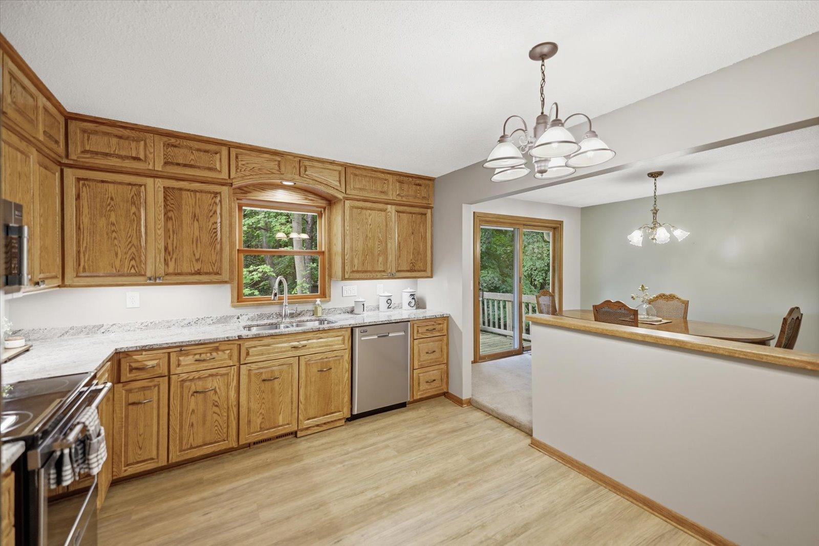 9405 Fox Valley Drive Property Photo 14