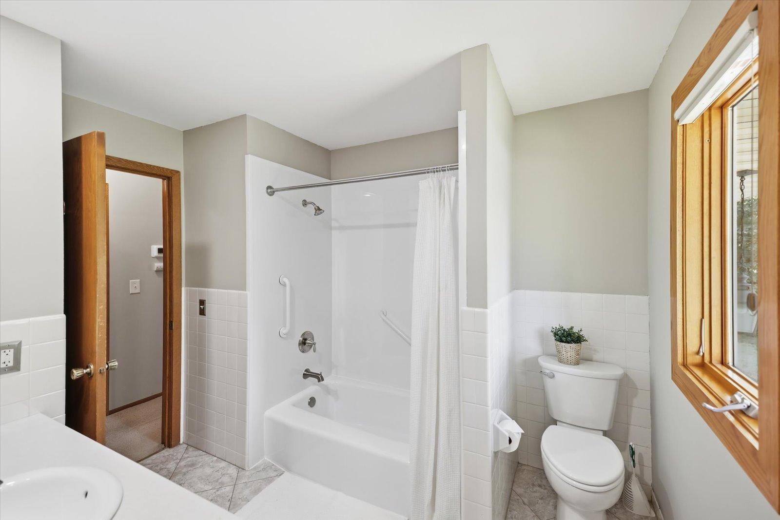 9405 Fox Valley Drive Property Photo 25