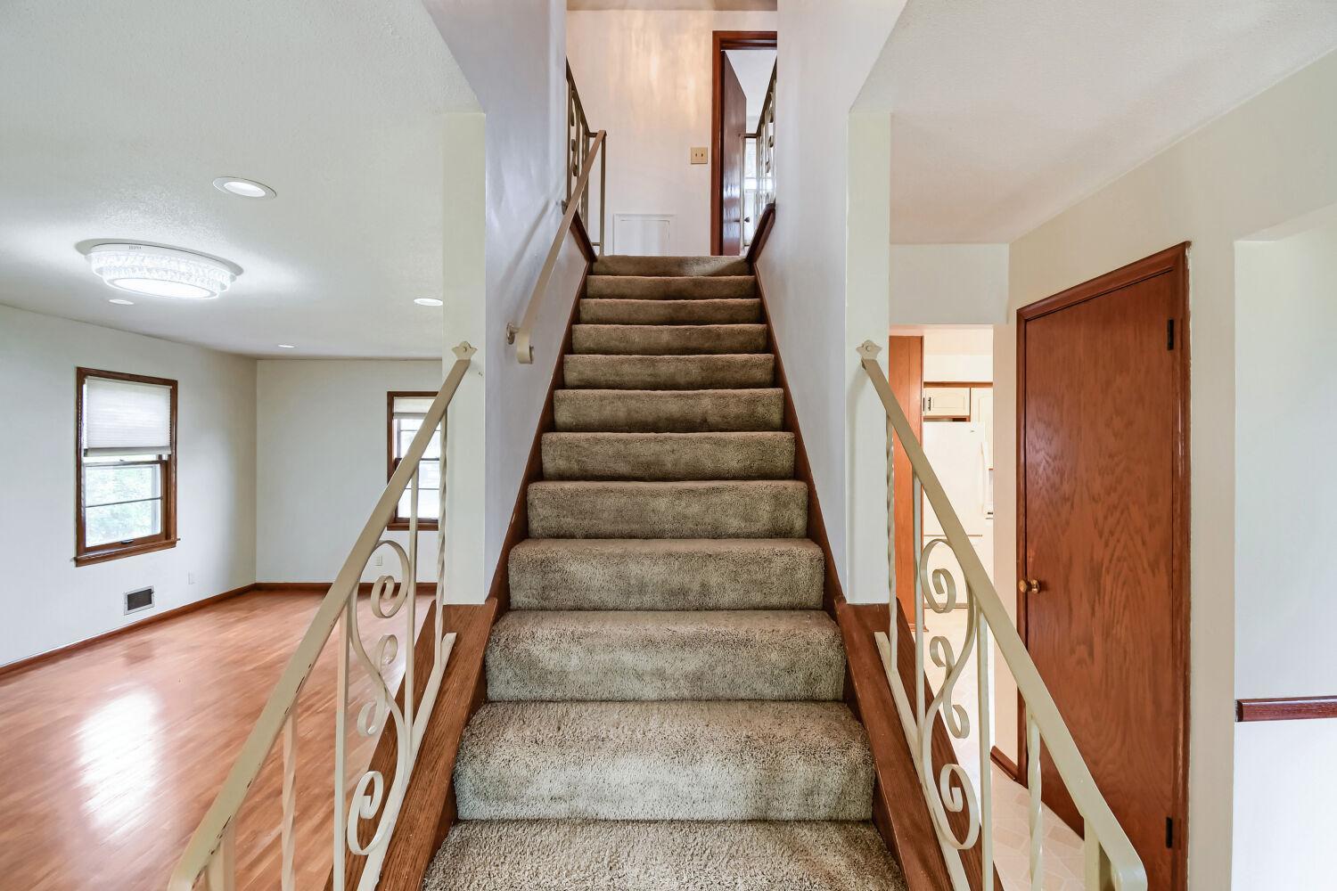 7932 38 1/2 Avenue N Property Photo 6