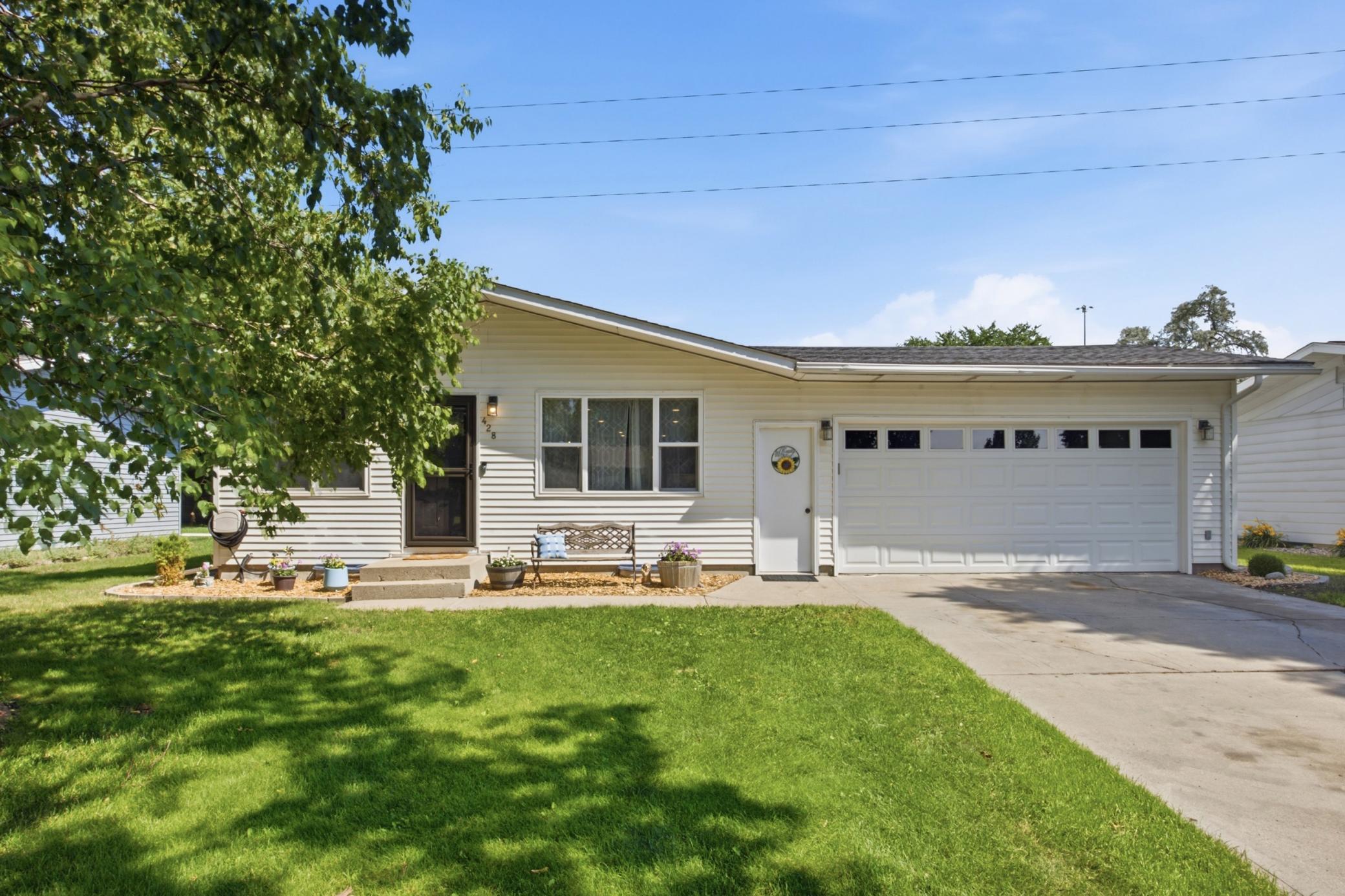 428 Brook Avenue Property Photo 2