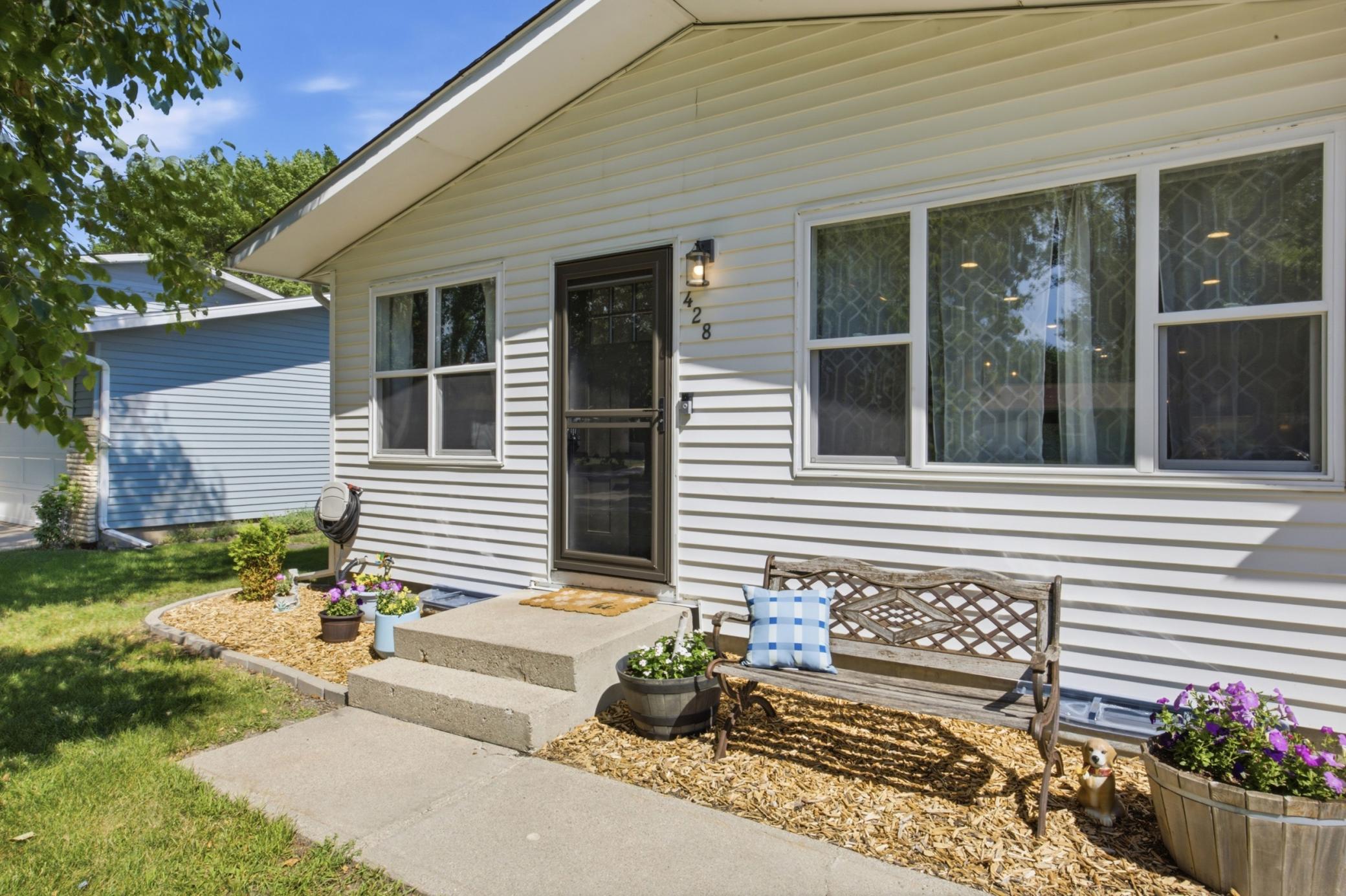 428 Brook Avenue Property Photo 3