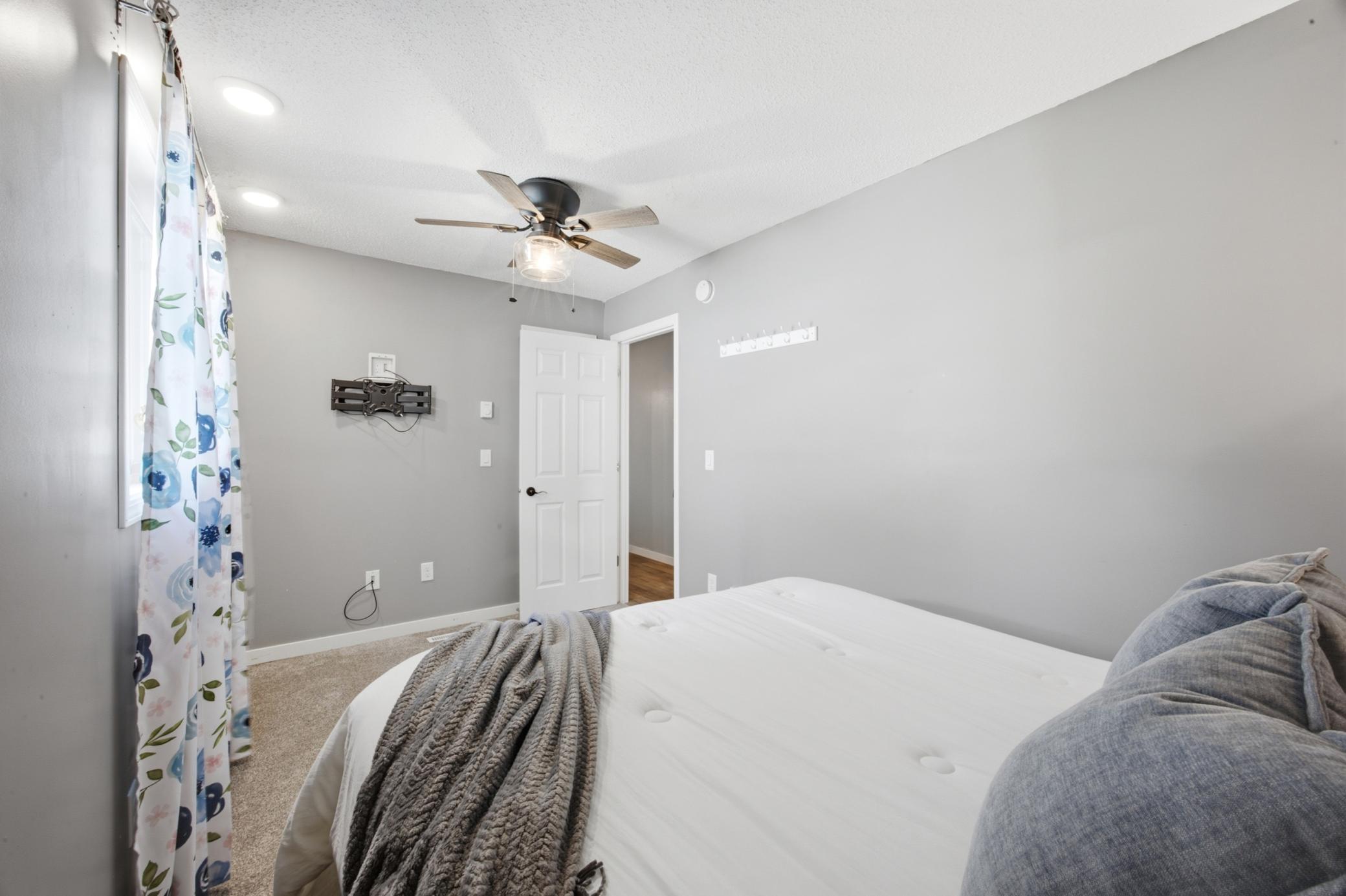 428 Brook Avenue Property Photo 16