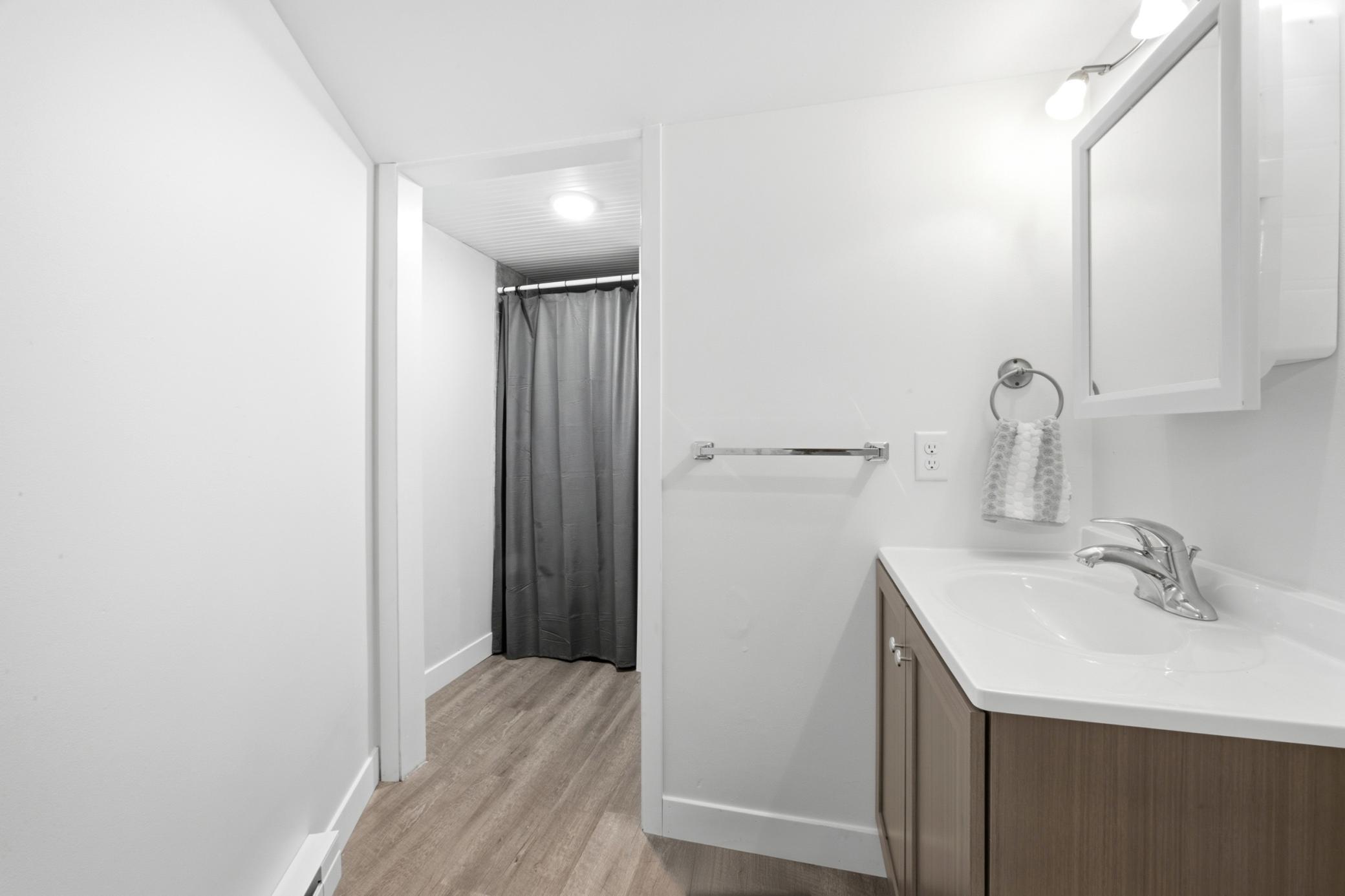 428 Brook Avenue Property Photo 23