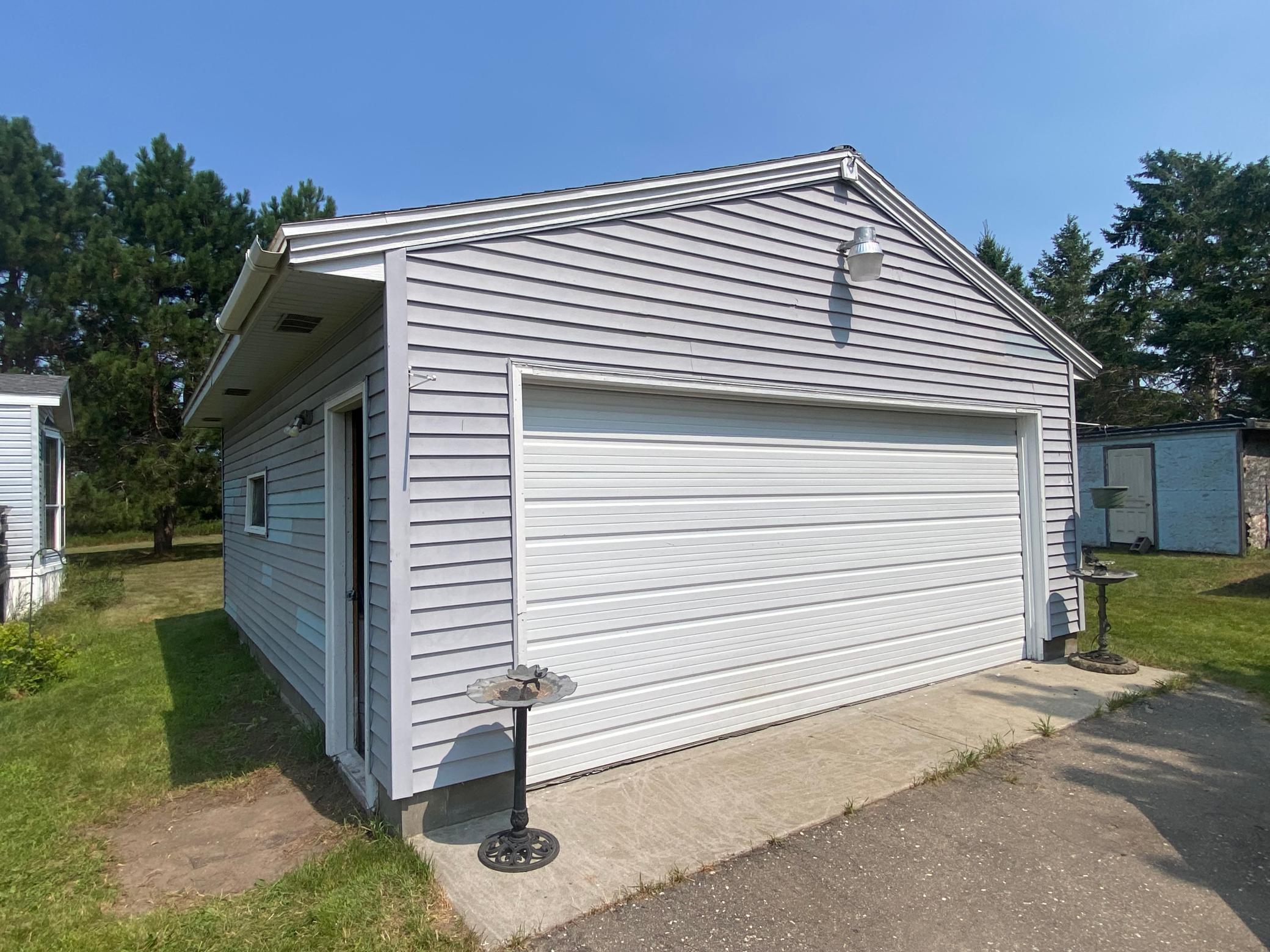 1322 Augusta Drive Ne Property Photo 2