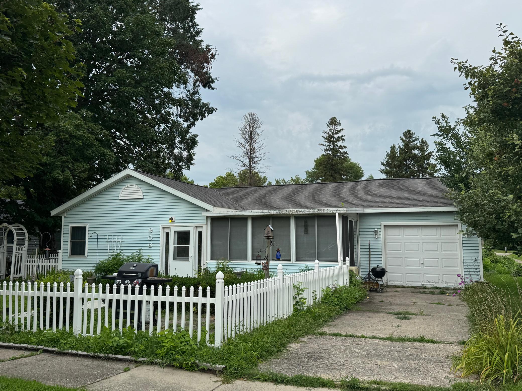 906 W Walnut Avenue Property Photo 1