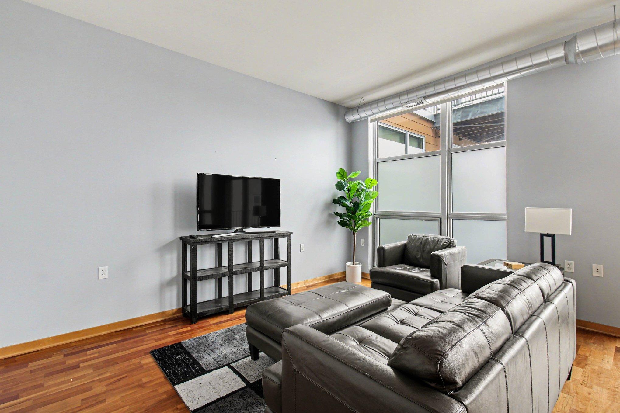 1211 Lagoon Avenue 410 Property Photo 5
