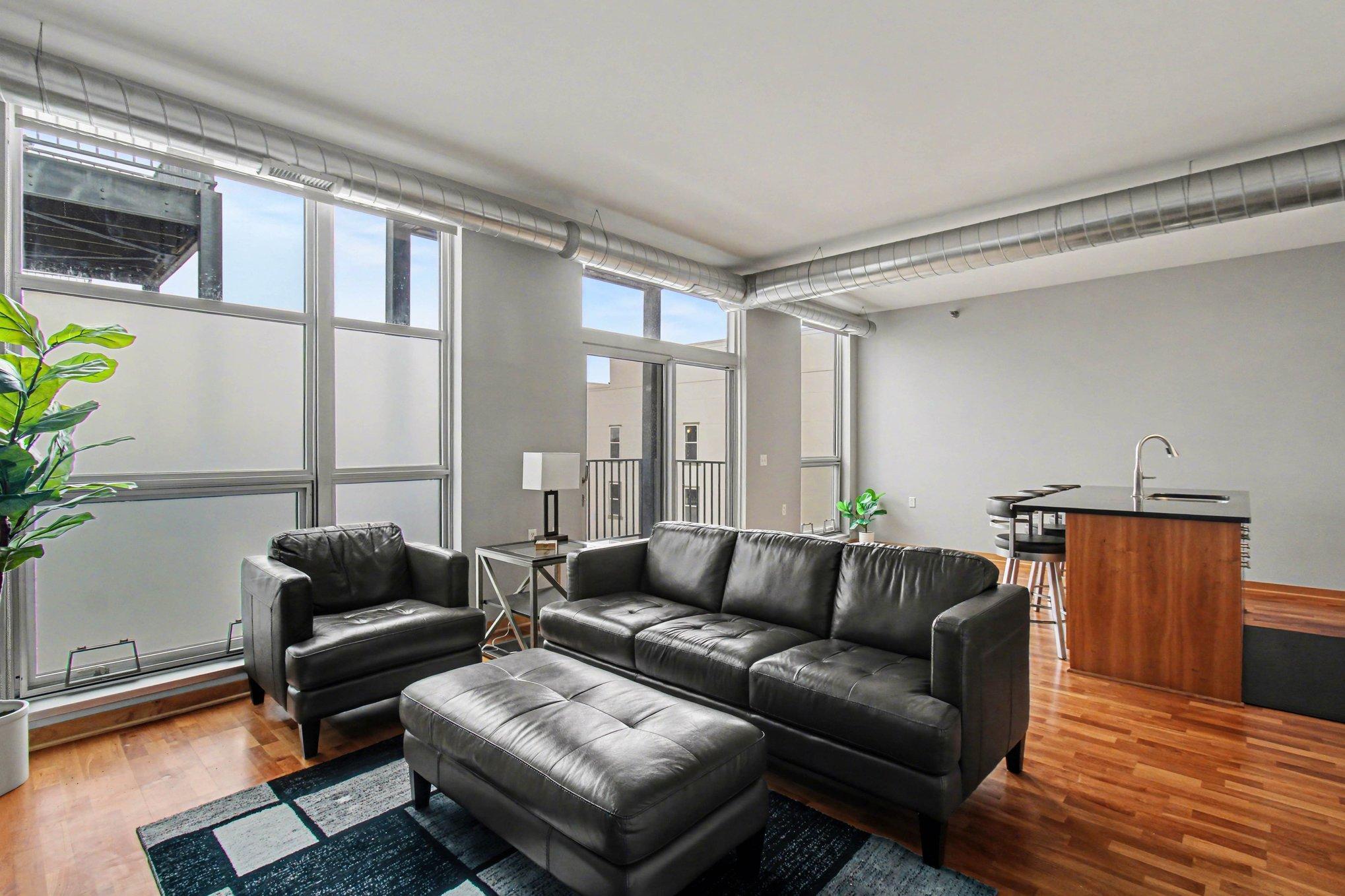 1211 Lagoon Avenue 410 Property Photo 6