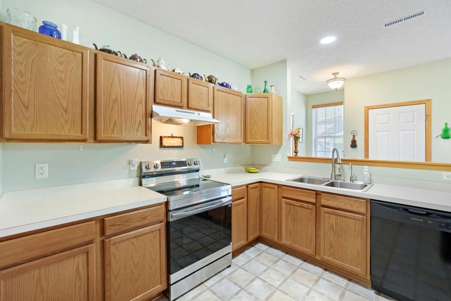 688 Cobblestone Way Property Photo 10