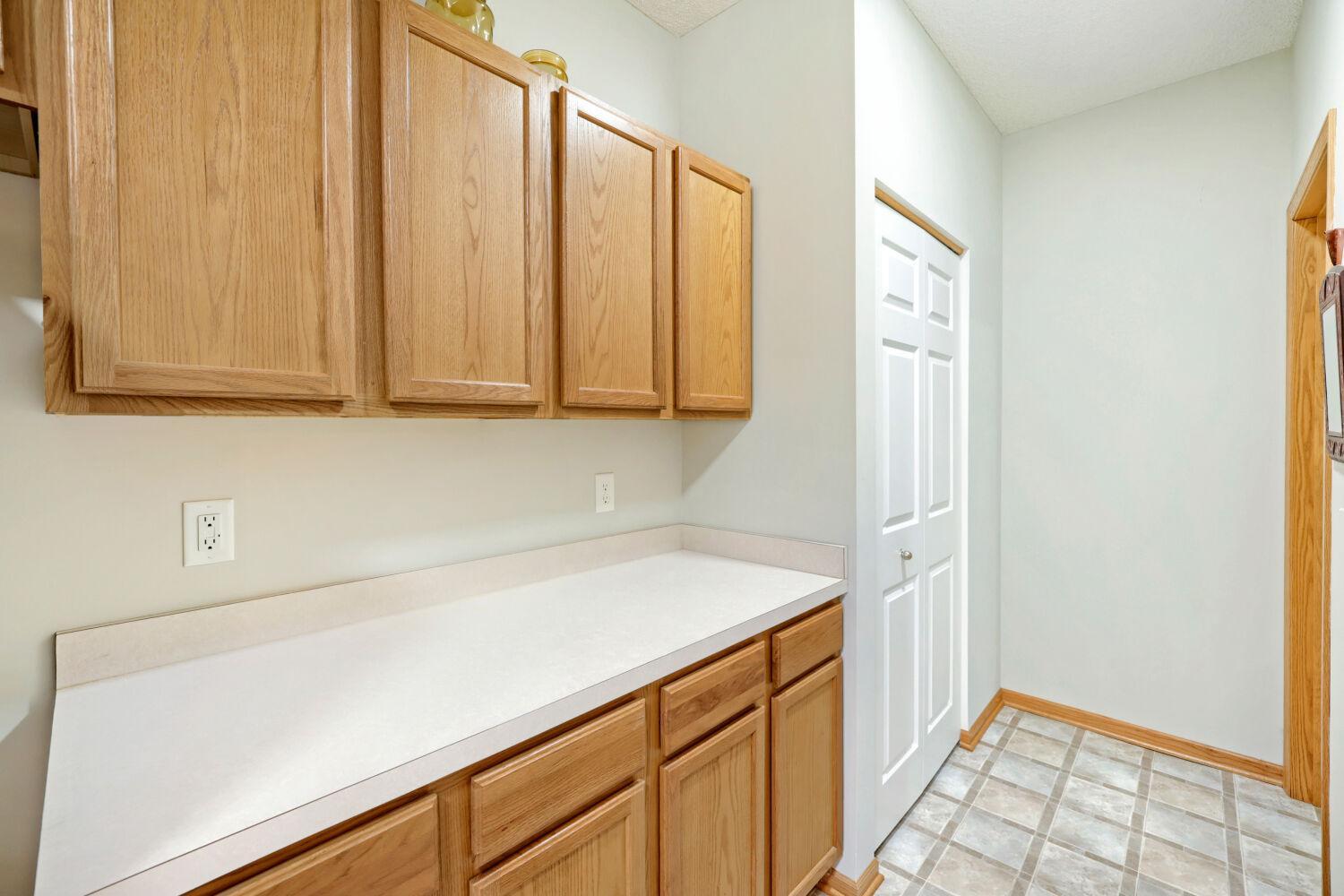 688 Cobblestone Way Property Photo 11