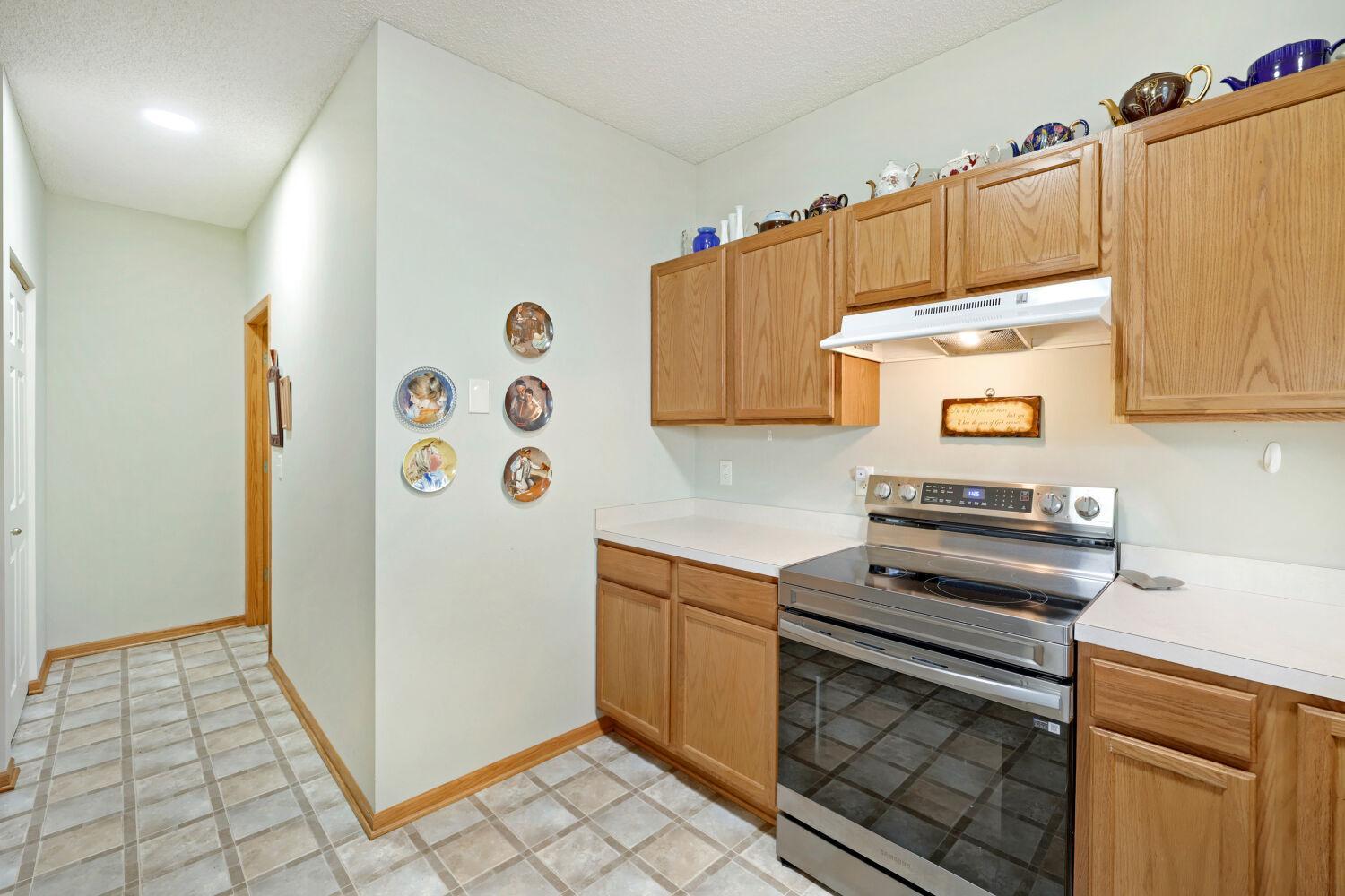 688 Cobblestone Way Property Photo 12