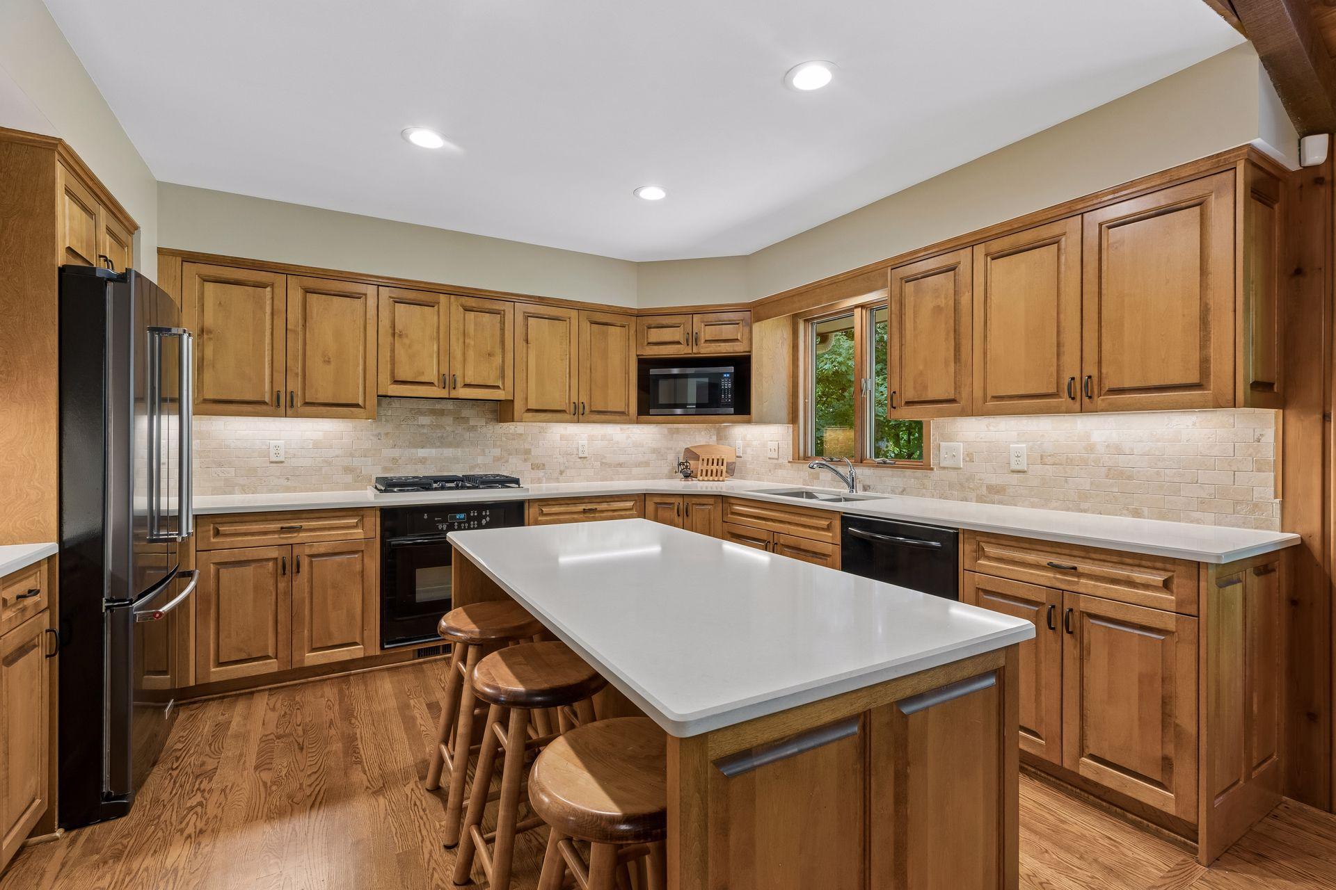 17380 Hampton Court Property Photo 5
