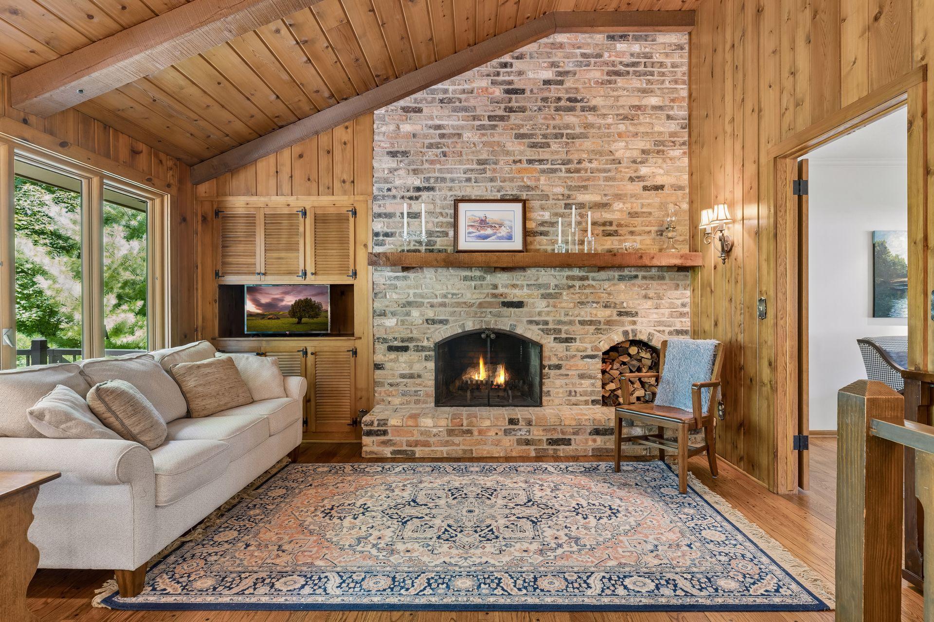 17380 Hampton Court Property Photo 6