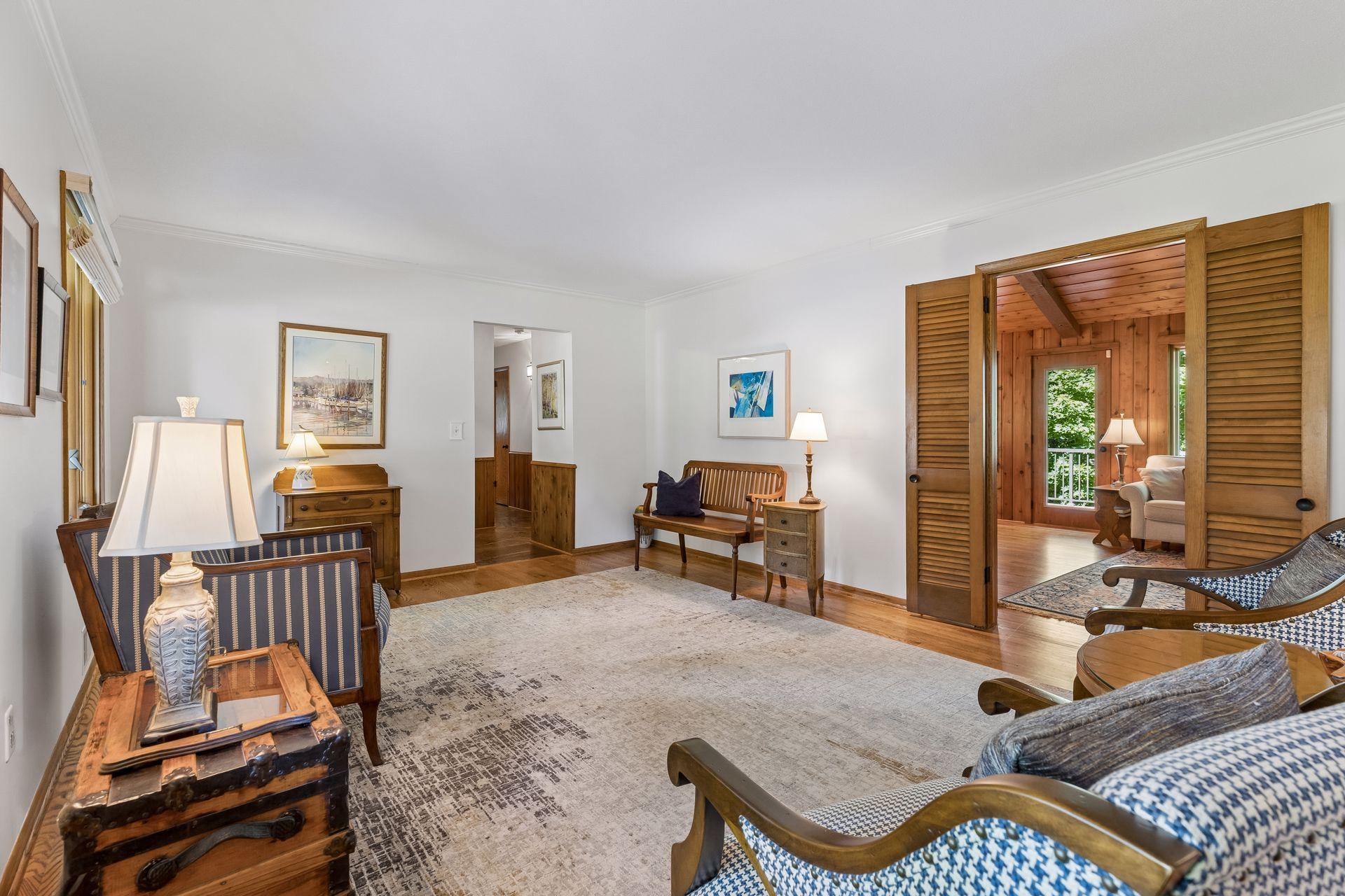 17380 Hampton Court Property Photo 9