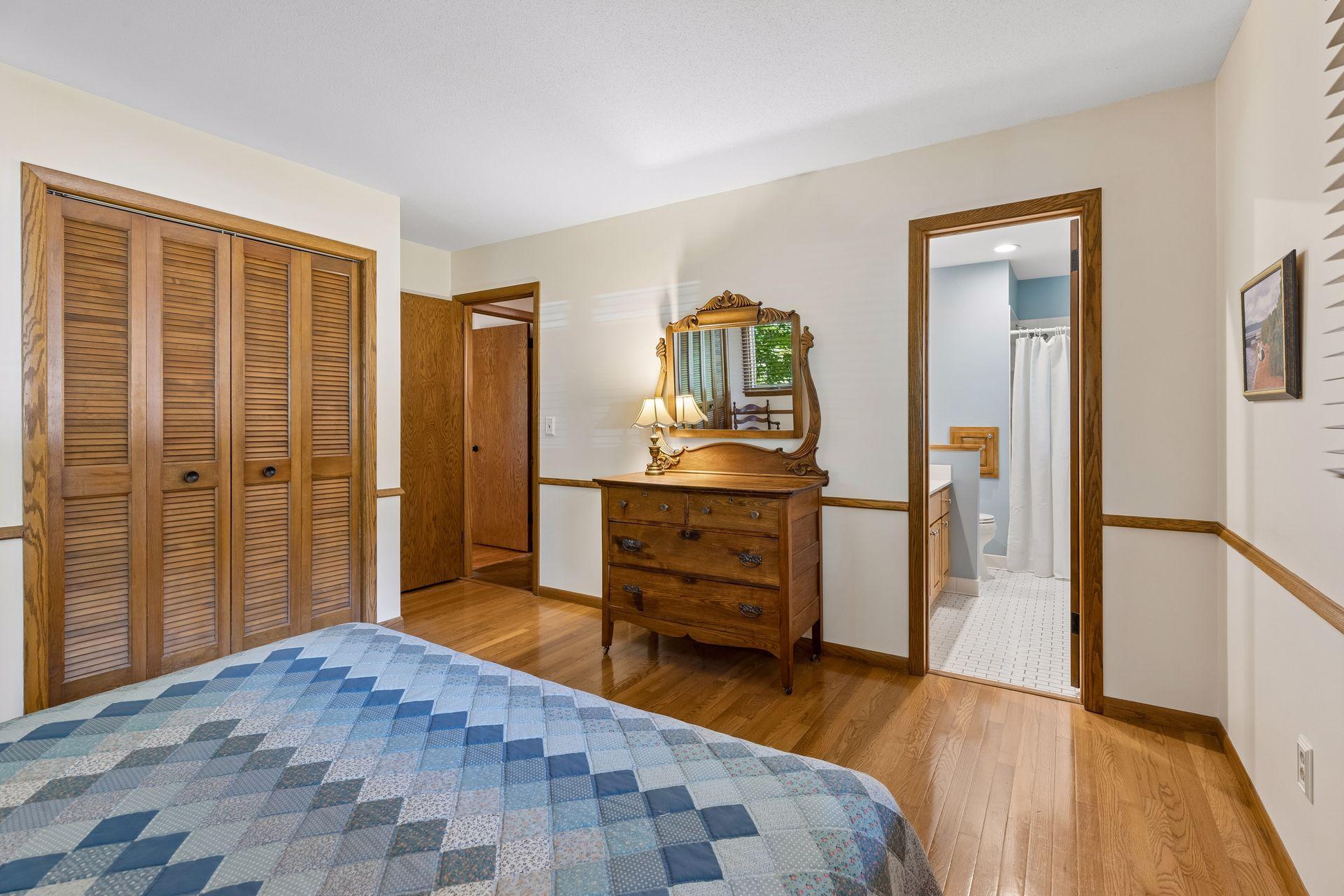 17380 Hampton Court Property Photo 11
