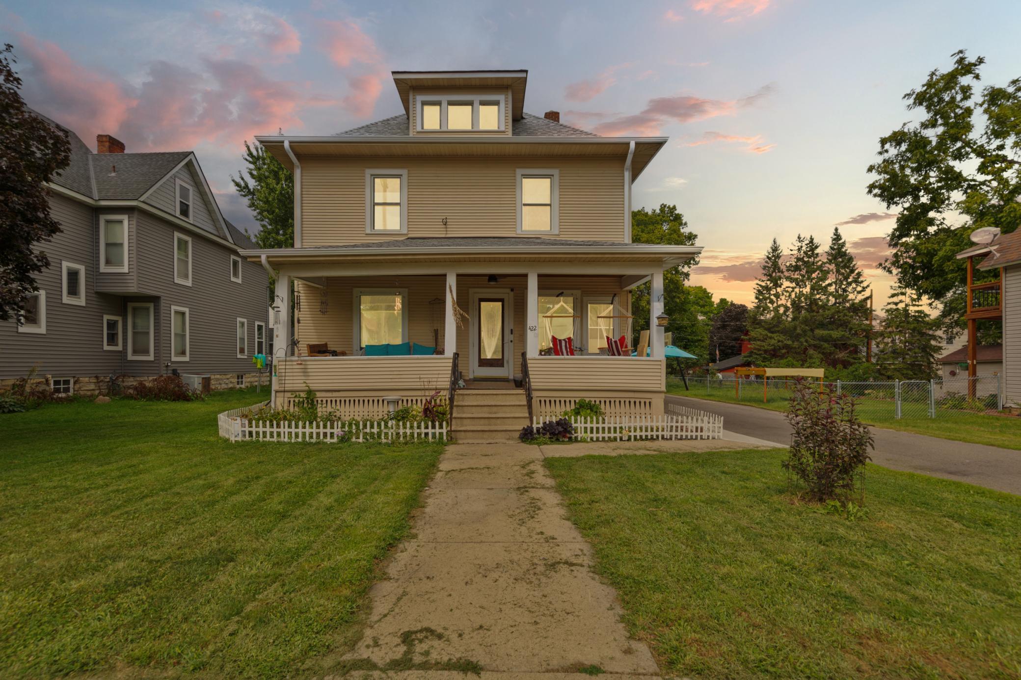422 1st Street Nw Property Photo 2