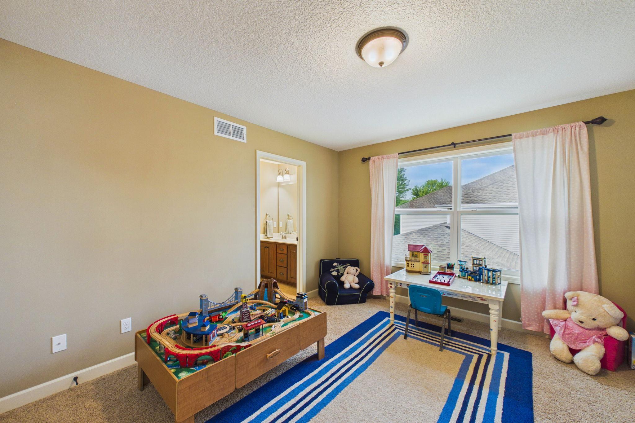 6276 Peony Lane N Property Photo 32