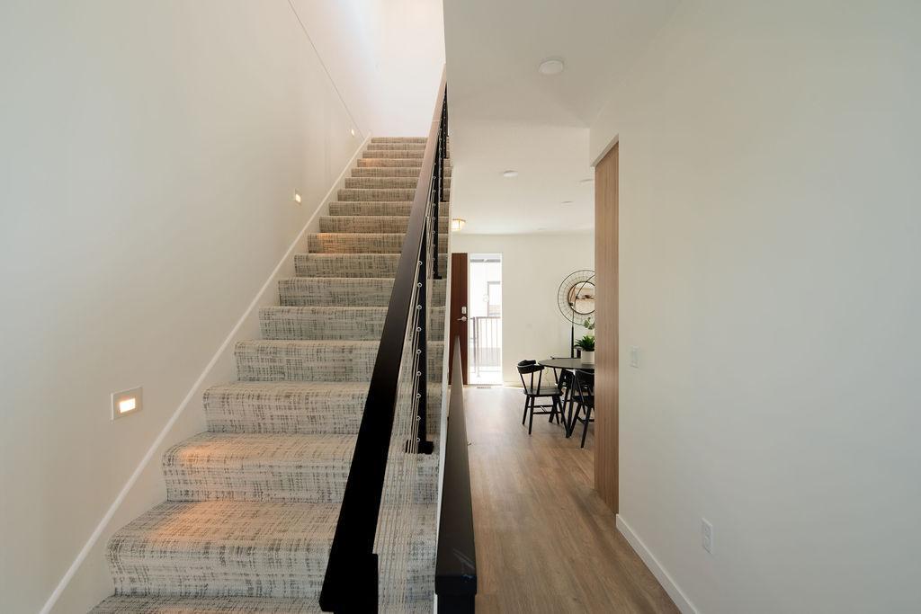 7 West Drive Property Photo 5