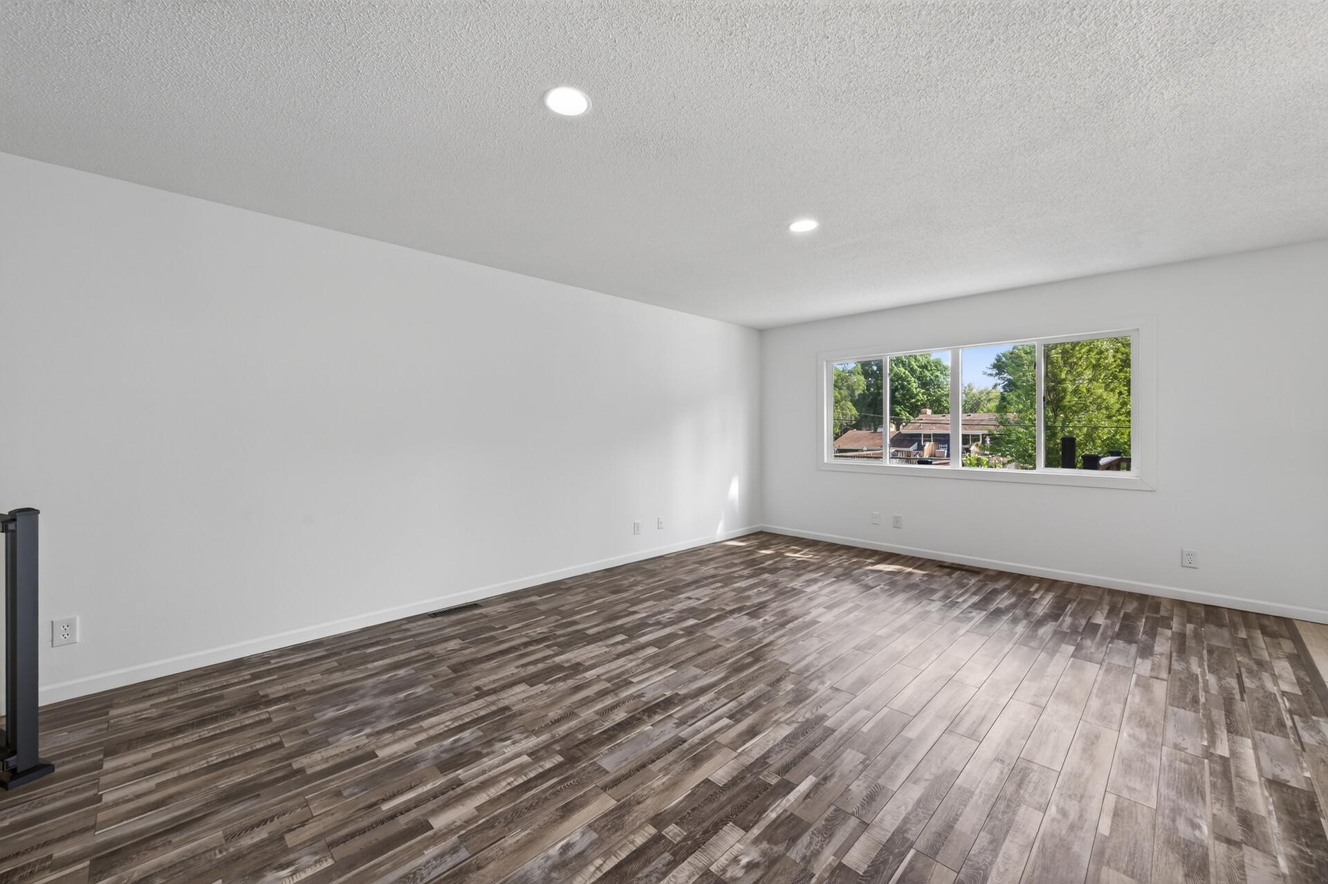 8041 60 1/2 Avenue N Property Photo 5