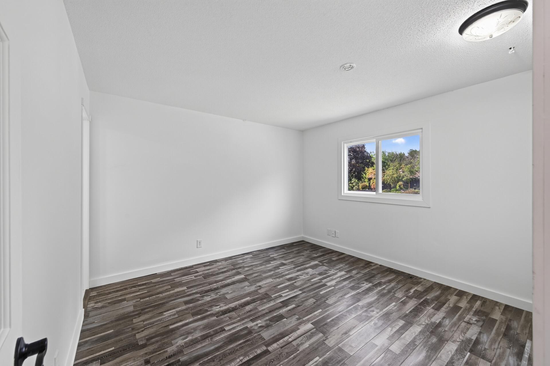 8041 60 1/2 Avenue N Property Photo 9