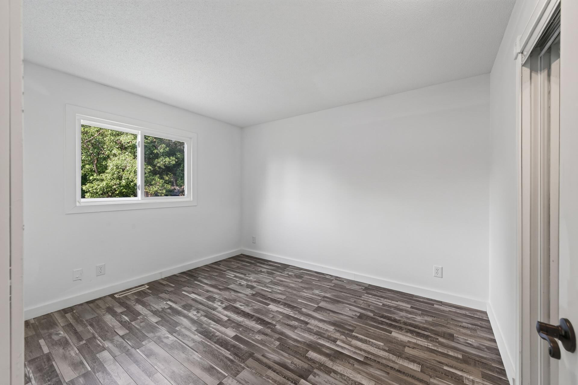 8041 60 1/2 Avenue N Property Photo 13