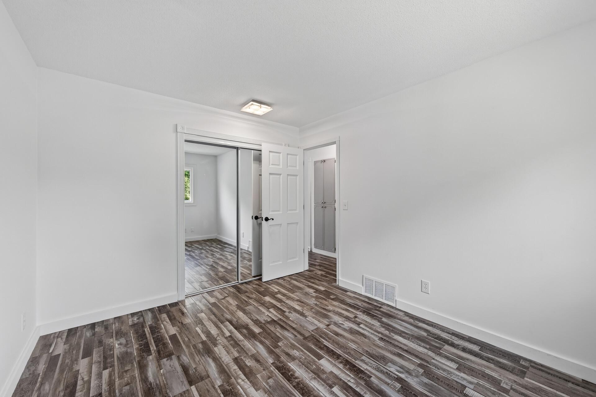 8041 60 1/2 Avenue N Property Photo 14