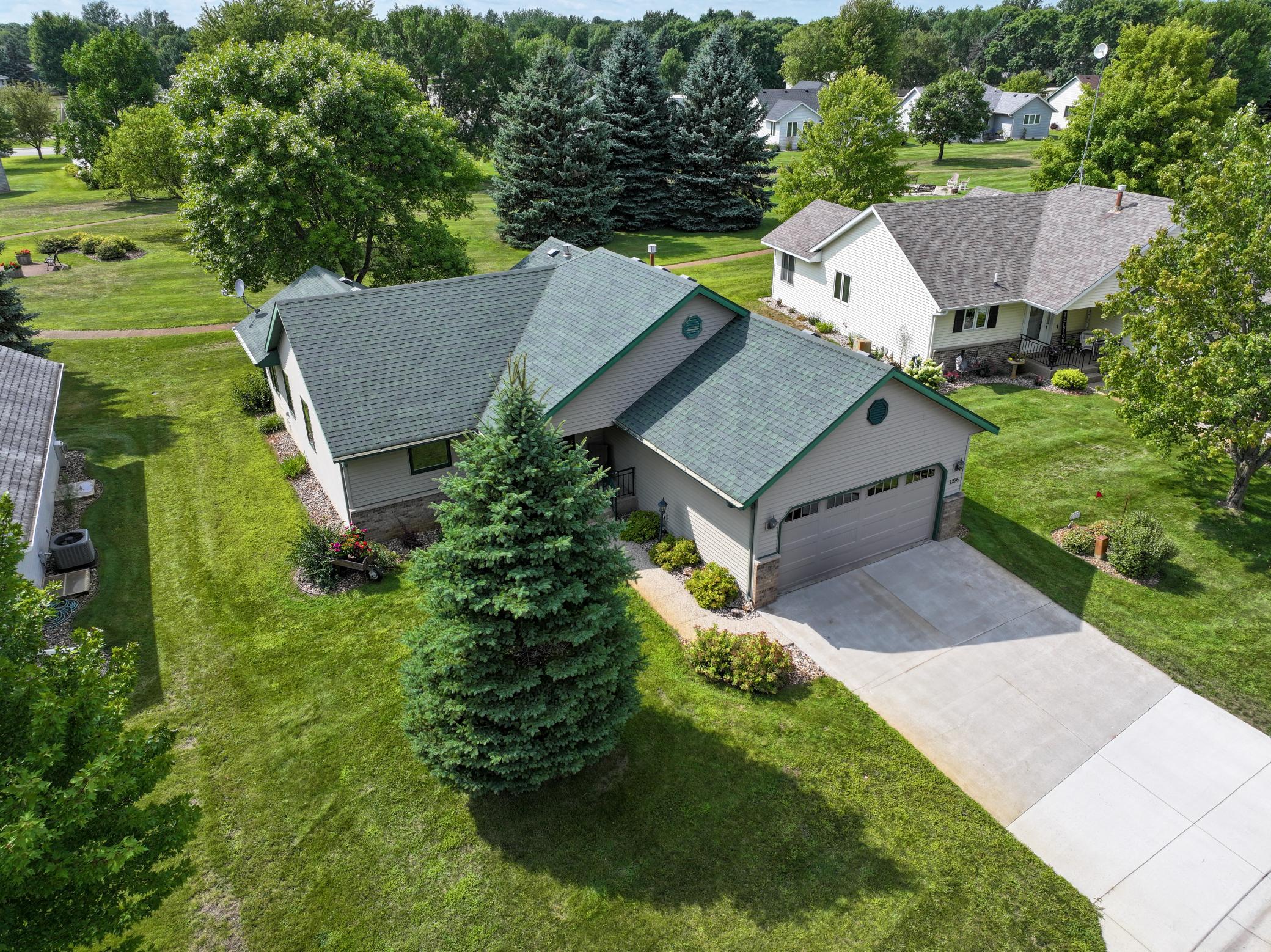 1276 Westbrook Circle Property Photo 4