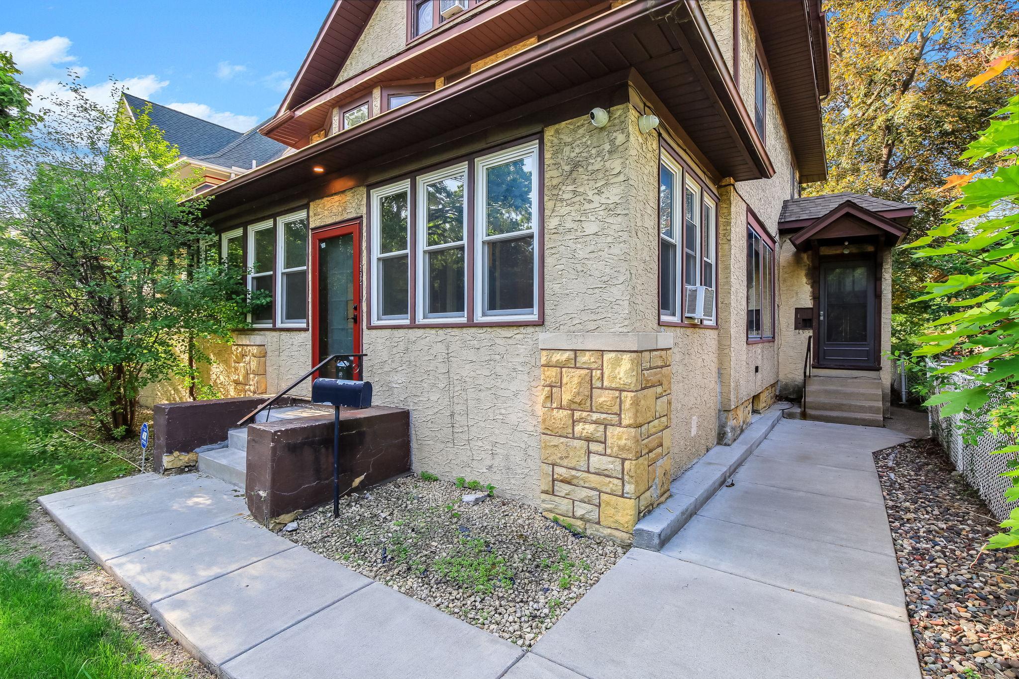 852 Ashland Avenue Property Photo 3