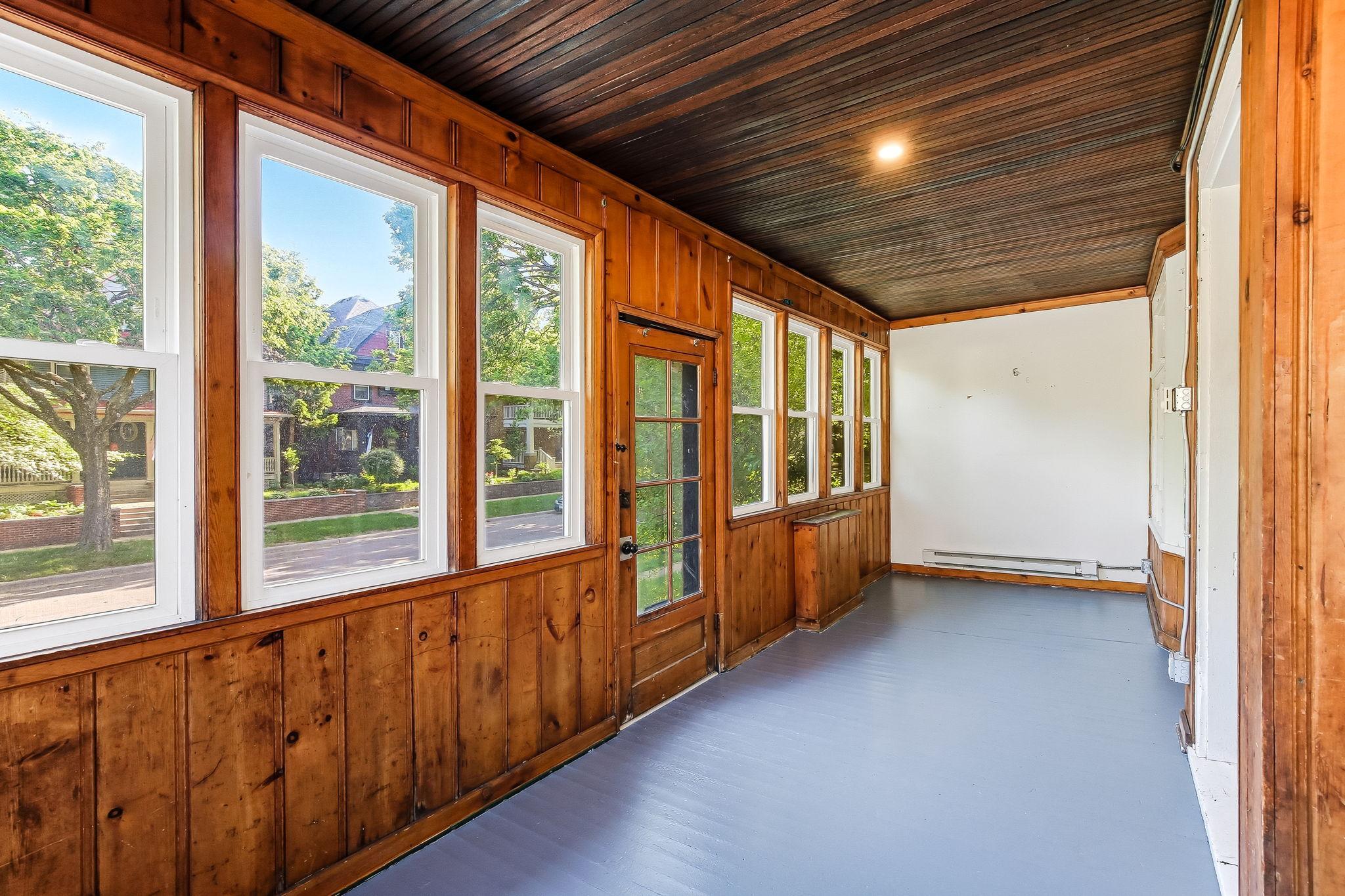 852 Ashland Avenue Property Photo 4