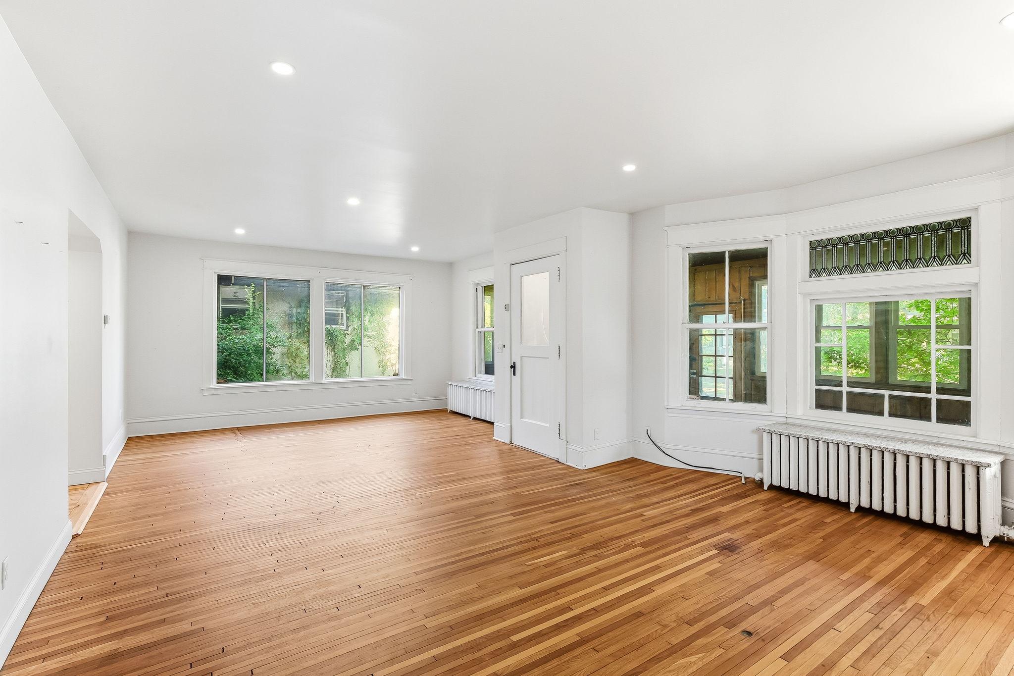 852 Ashland Avenue Property Photo 6