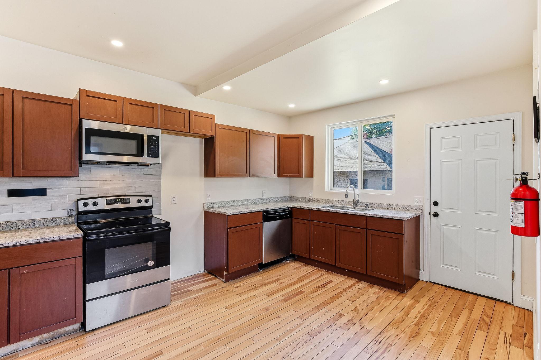 852 Ashland Avenue Property Photo 10
