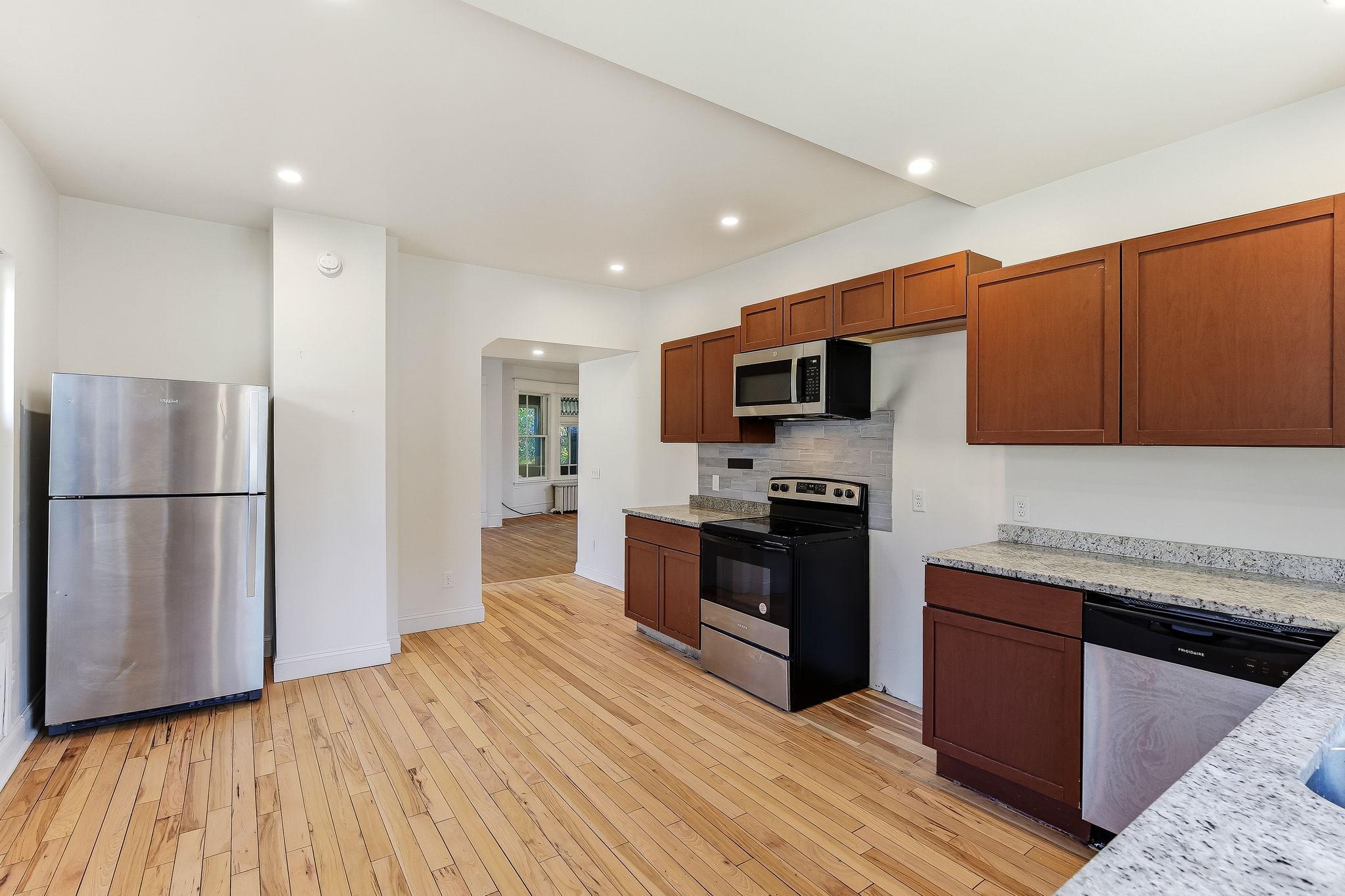 852 Ashland Avenue Property Photo 11