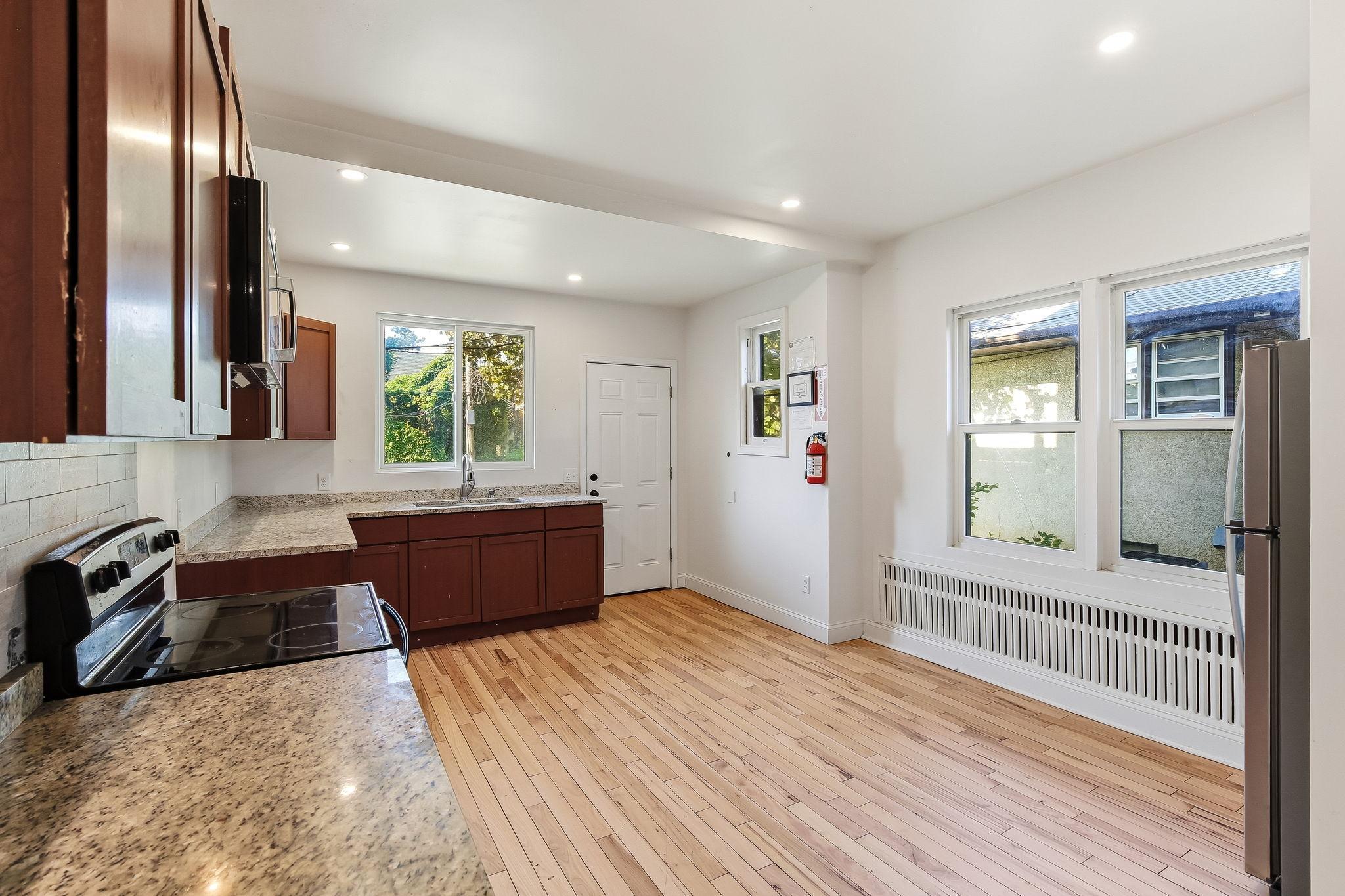 852 Ashland Avenue Property Photo 12