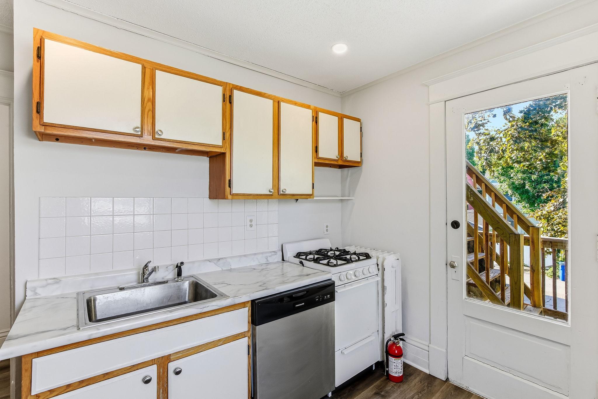852 Ashland Avenue Property Photo 27