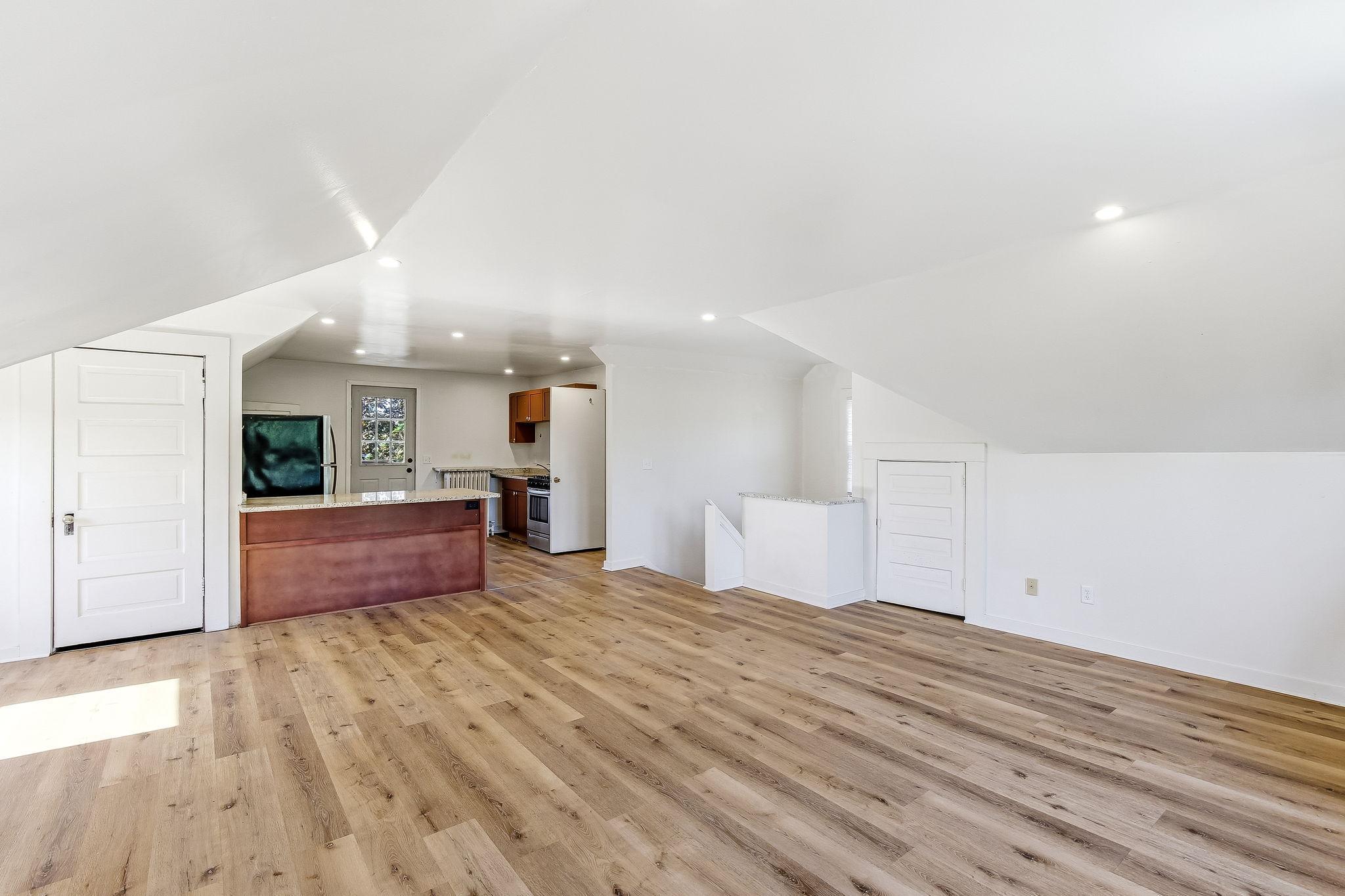 852 Ashland Avenue Property Photo 29