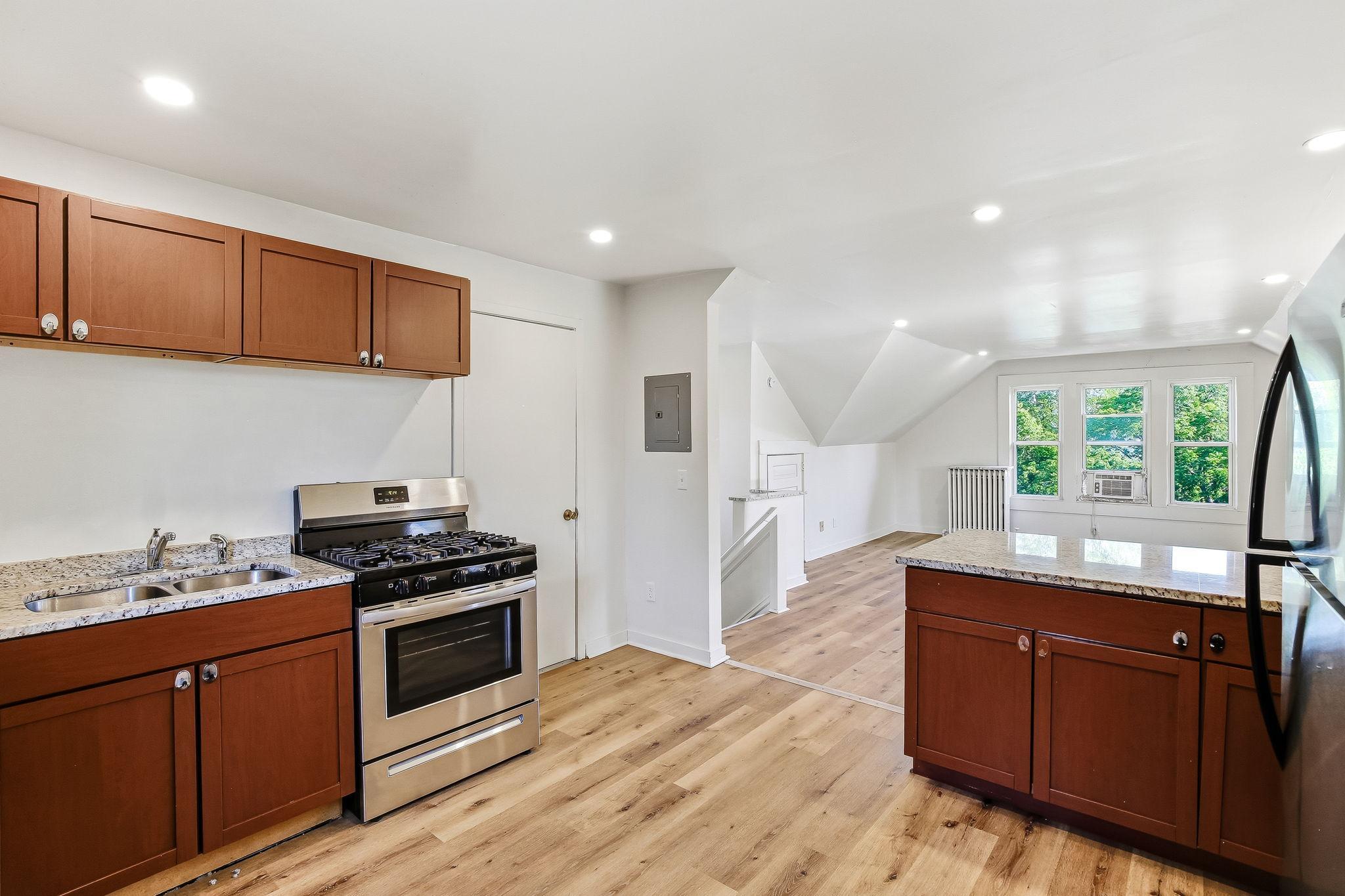 852 Ashland Avenue Property Photo 31