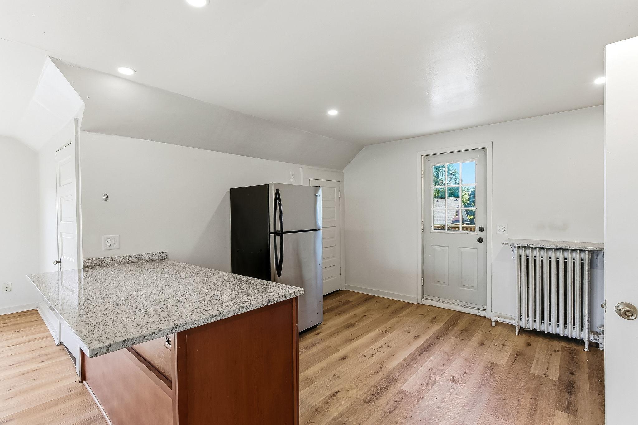 852 Ashland Avenue Property Photo 32