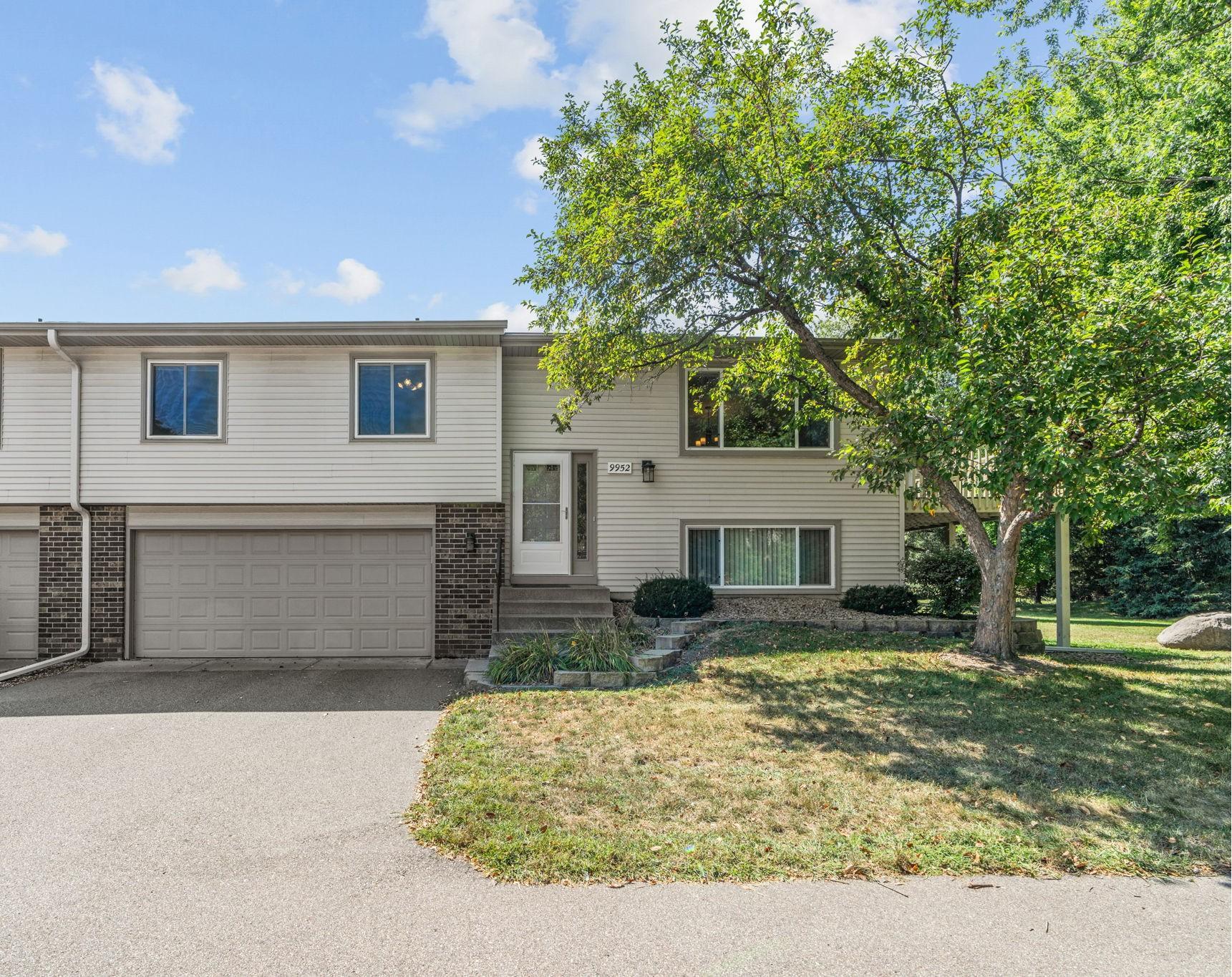 9952 107th Avenue N Property Photo 1