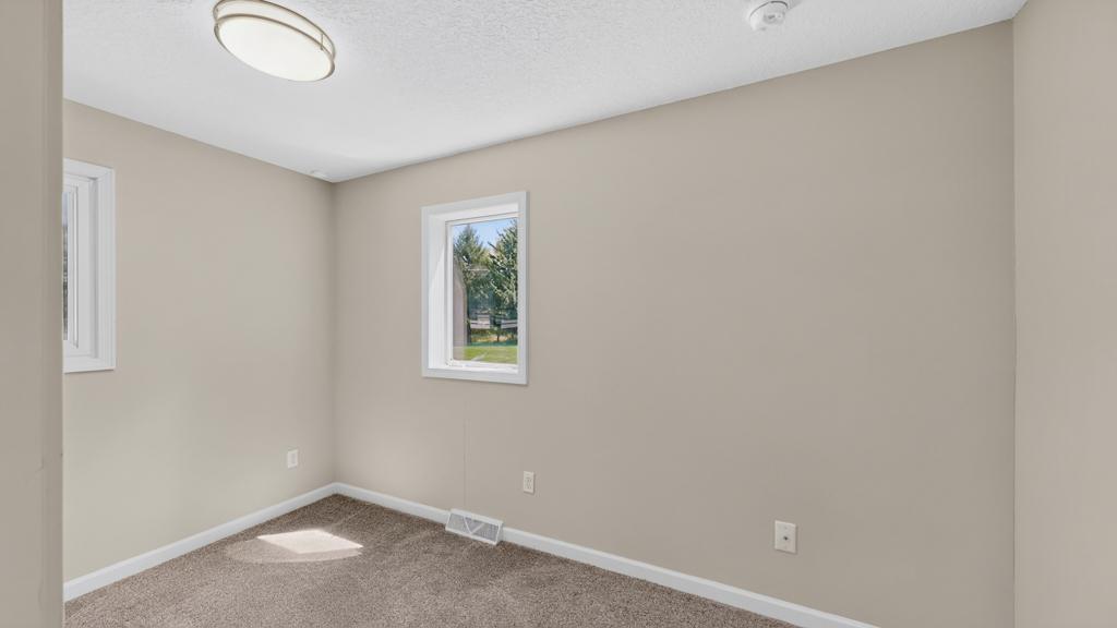 3225 Pinewood Road Se Property Photo 11
