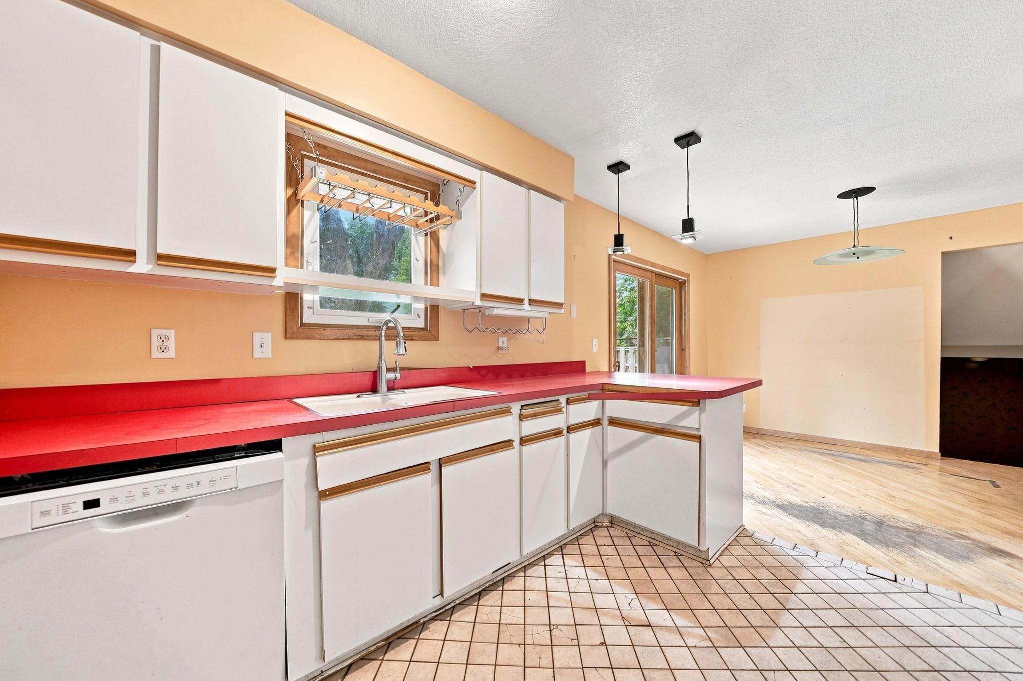 2527 Interlachen Drive Property Photo 7