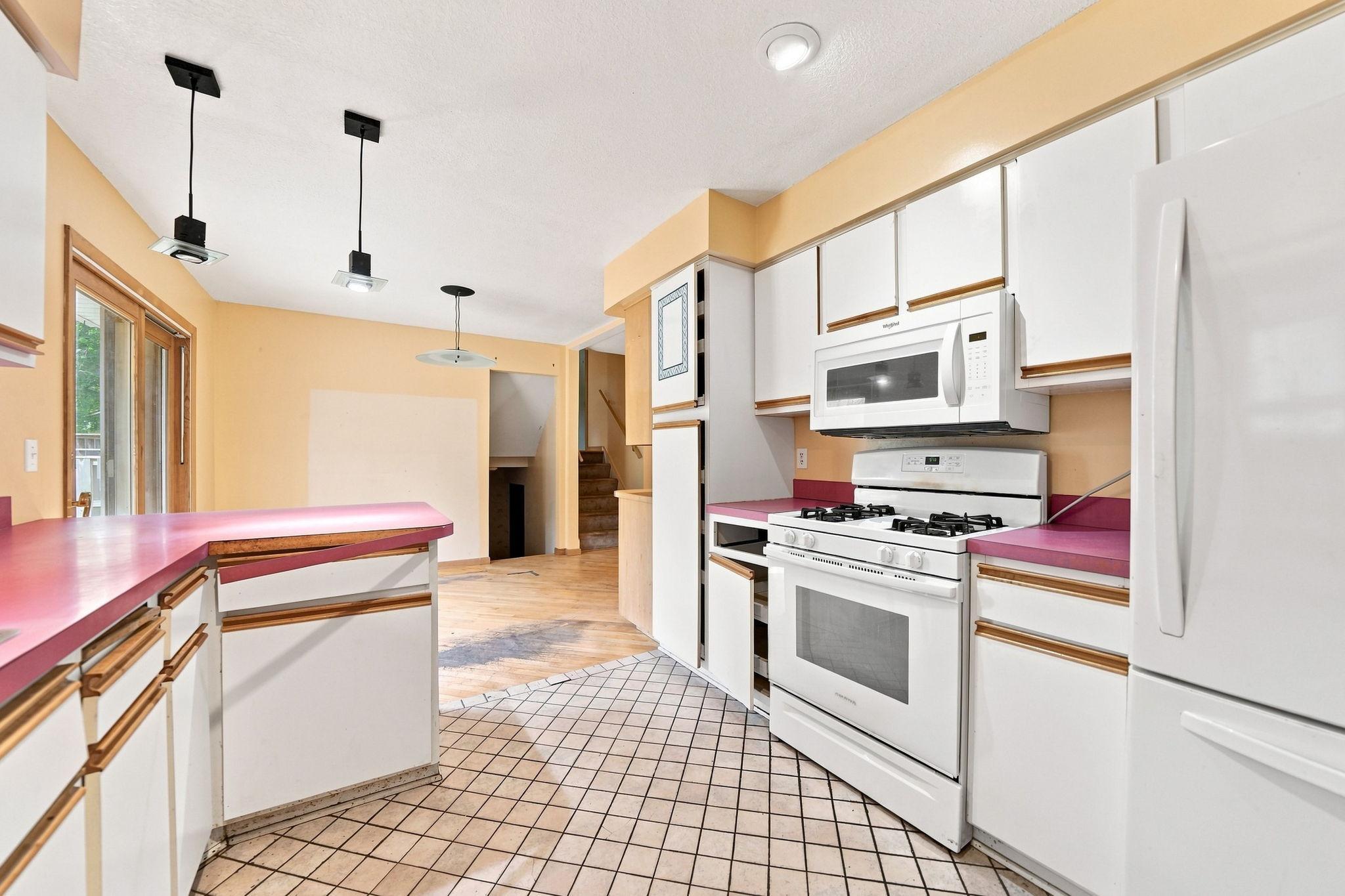 2527 Interlachen Drive Property Photo 8