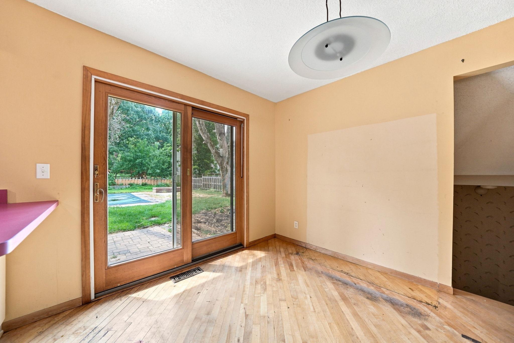 2527 Interlachen Drive Property Photo 11